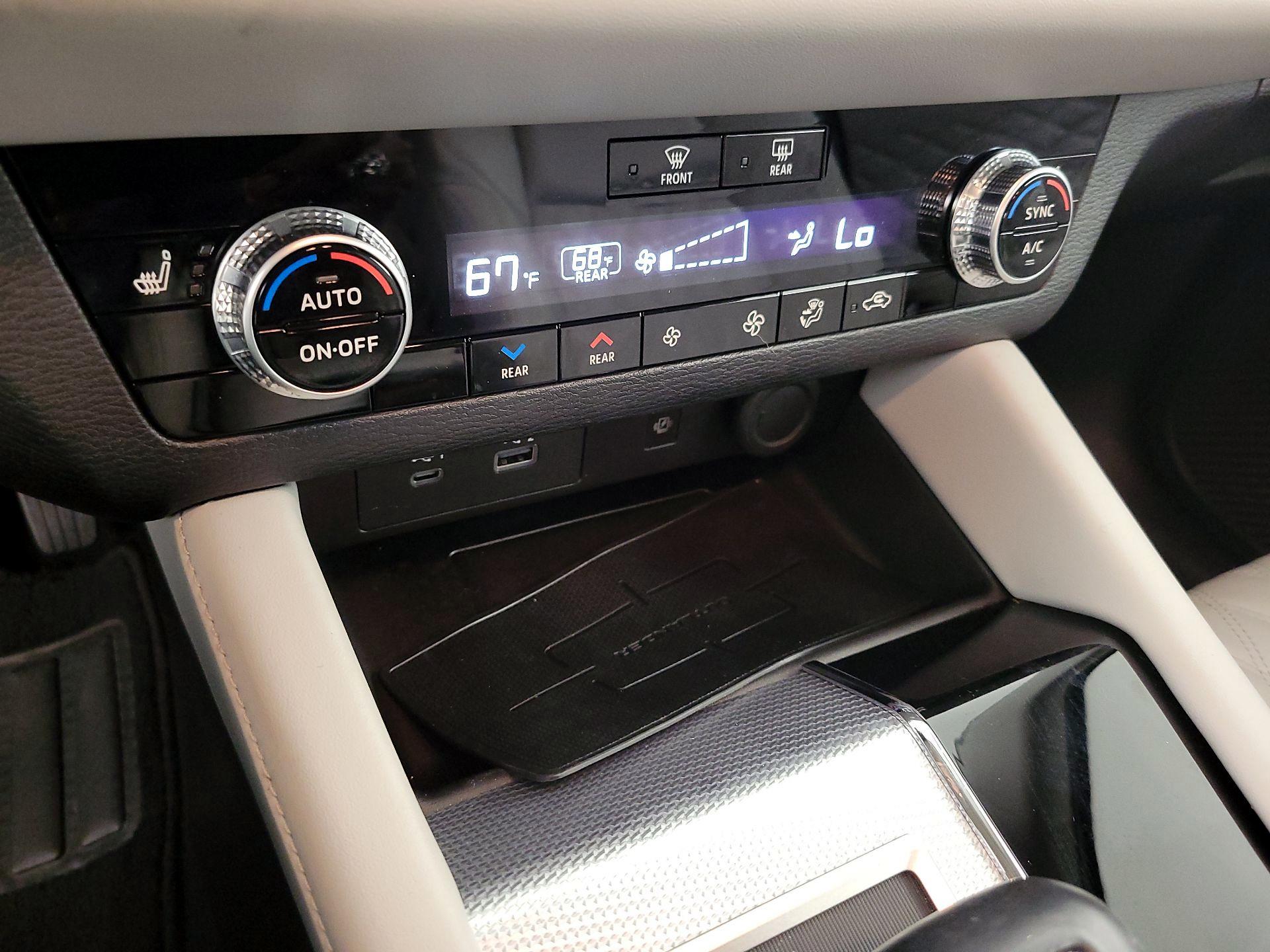 Thumbnail: 2023 Mitsubishi Outlander - 14