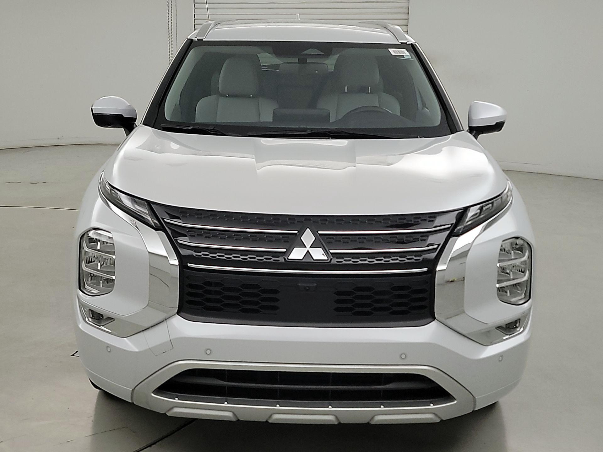 Thumbnail: 2023 Mitsubishi Outlander - 2