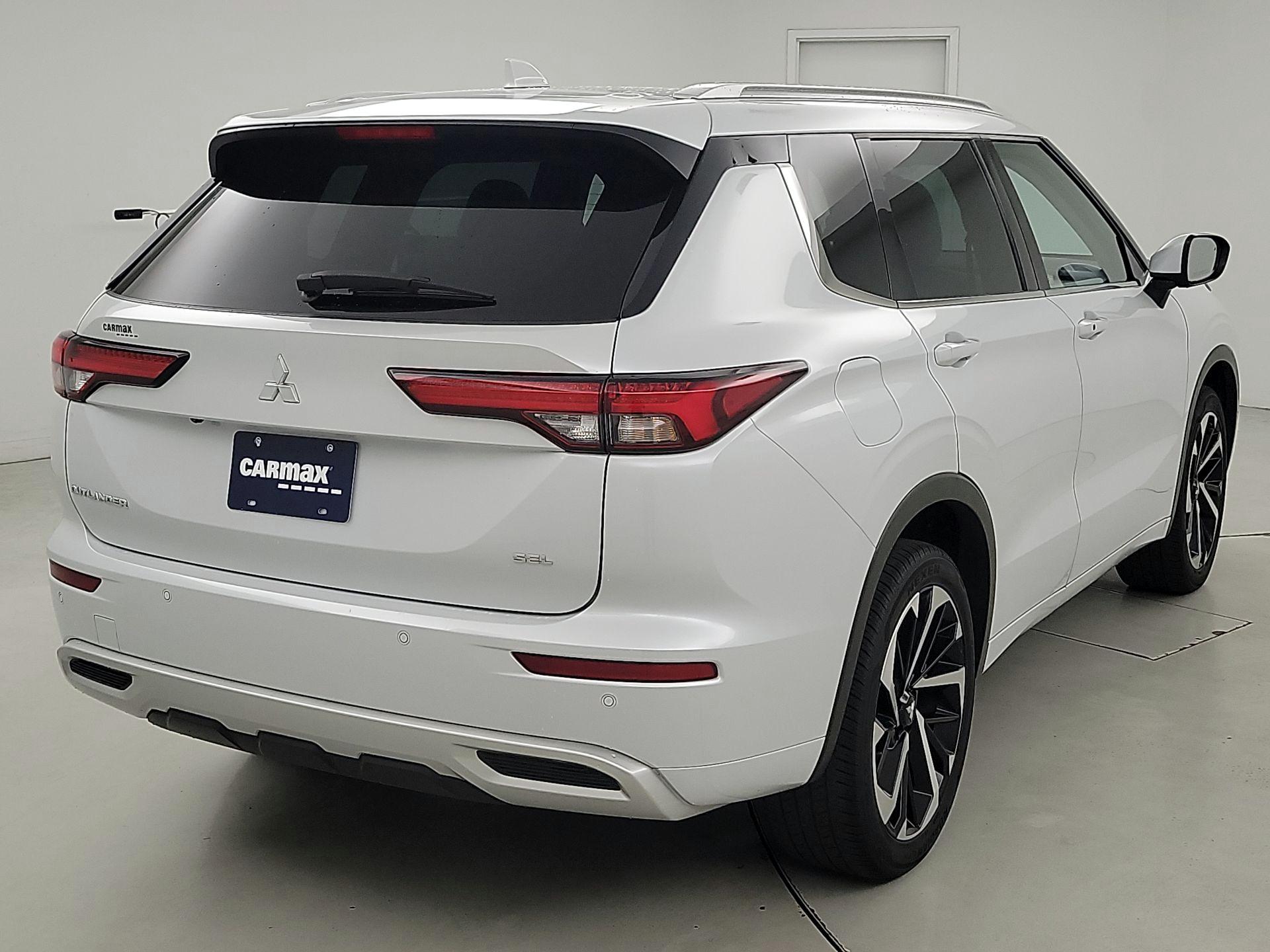 Thumbnail: 2023 Mitsubishi Outlander - 5