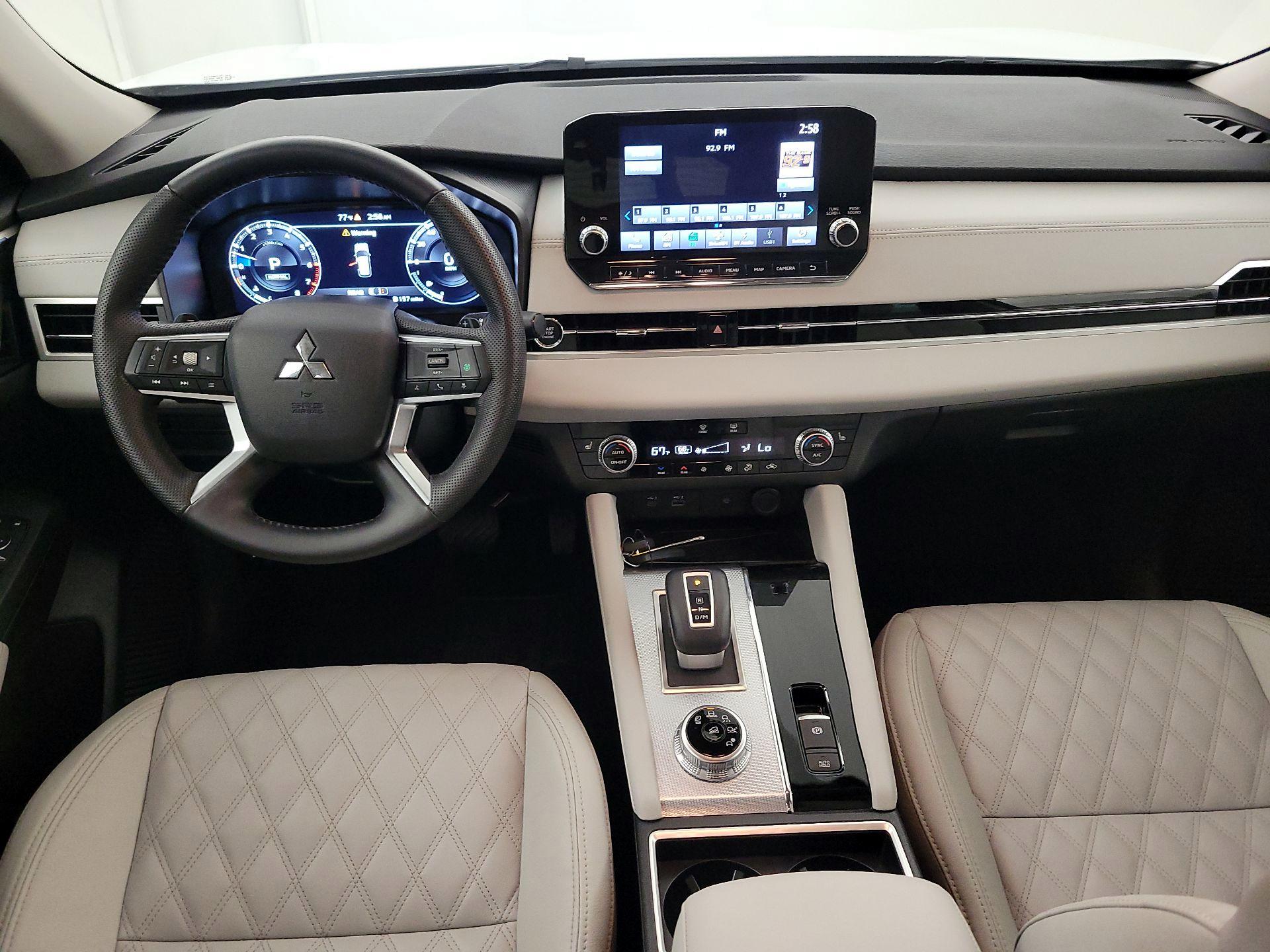 Thumbnail: 2023 Mitsubishi Outlander - 8