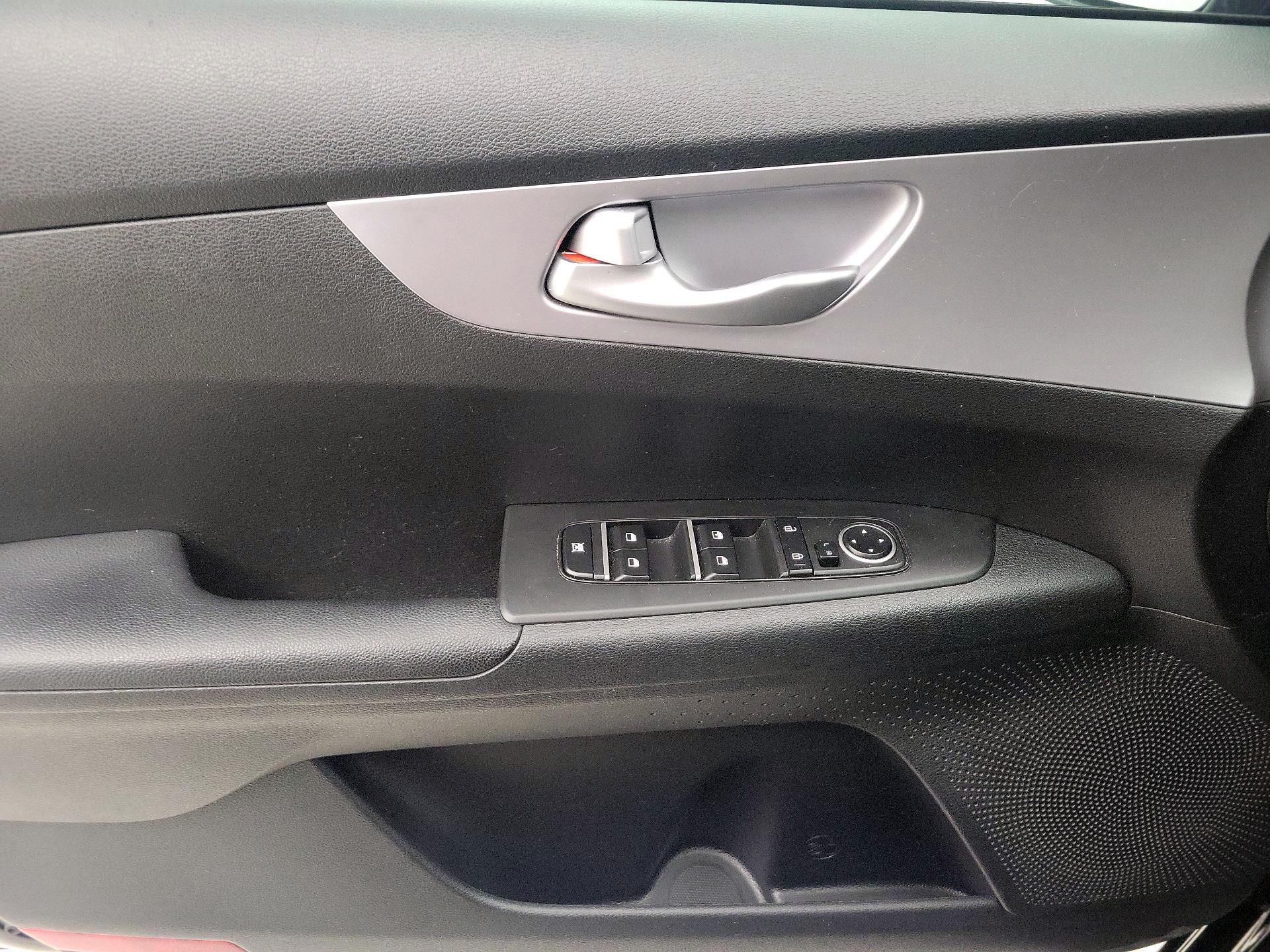 Thumbnail: 2022 Kia Forte - 12
