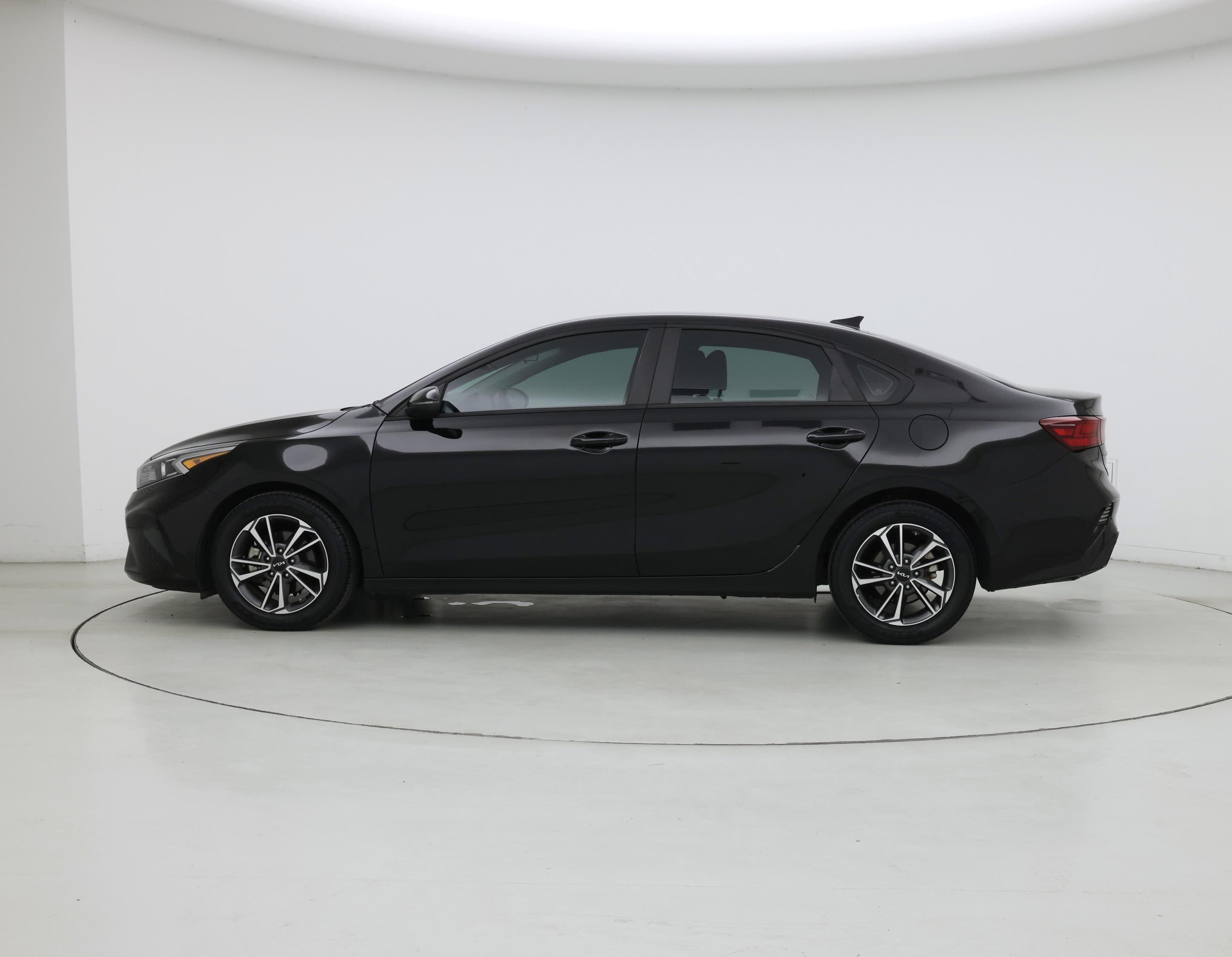 Thumbnail: 2022 Kia Forte - 3