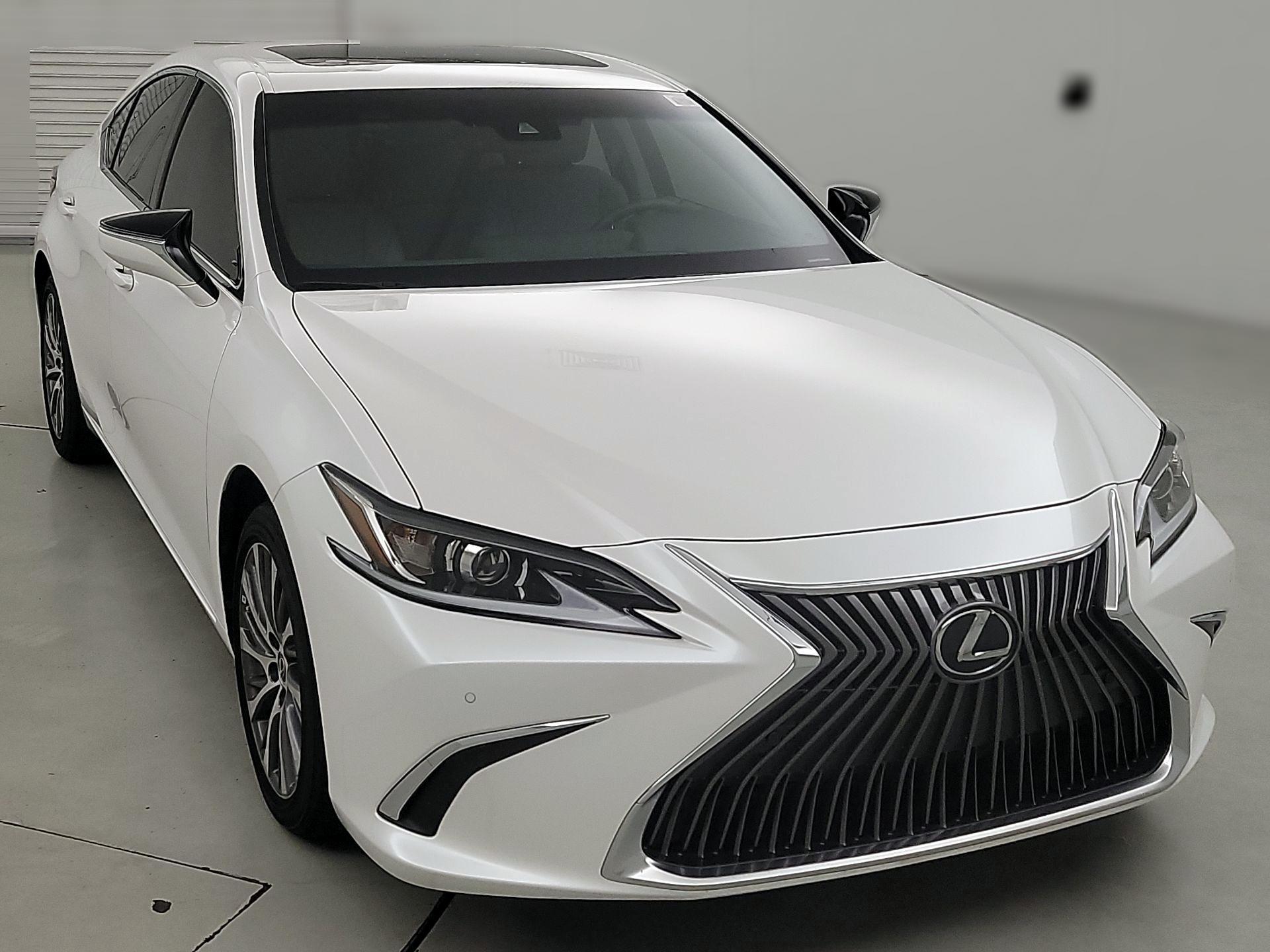 Thumbnail: 2021 Lexus ES - 1