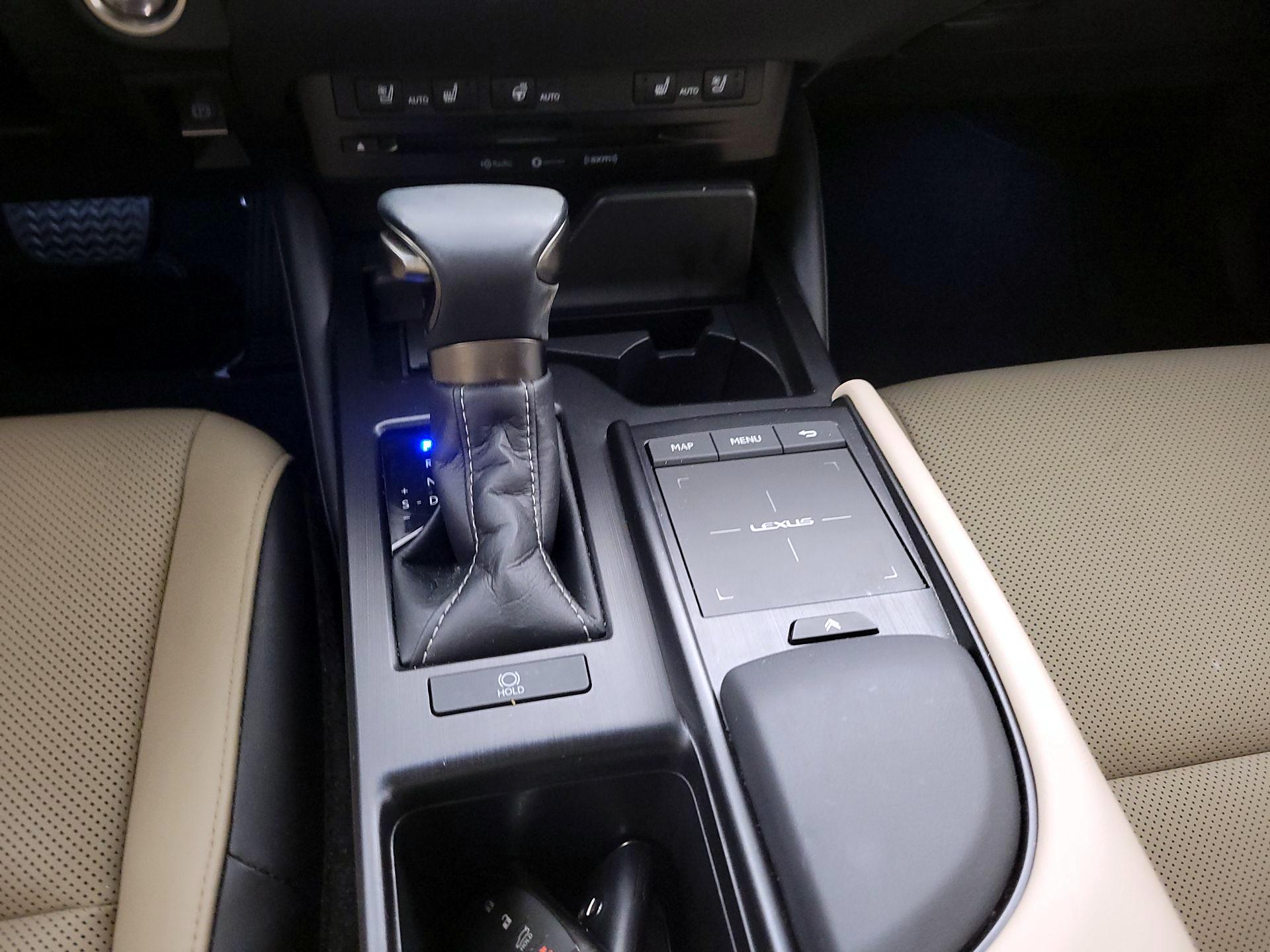 Thumbnail: 2021 Lexus ES - 16