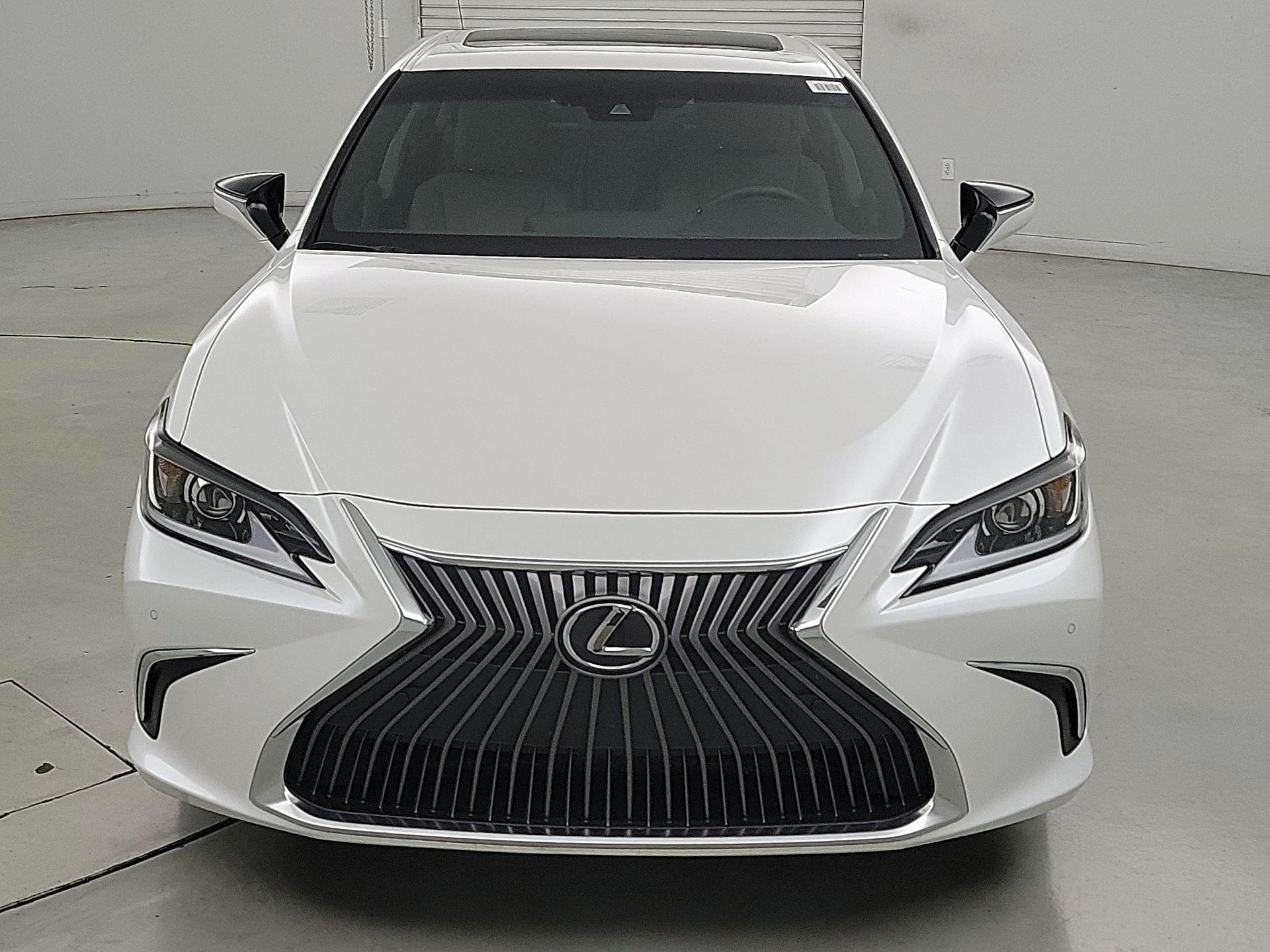 Thumbnail: 2021 Lexus ES - 2