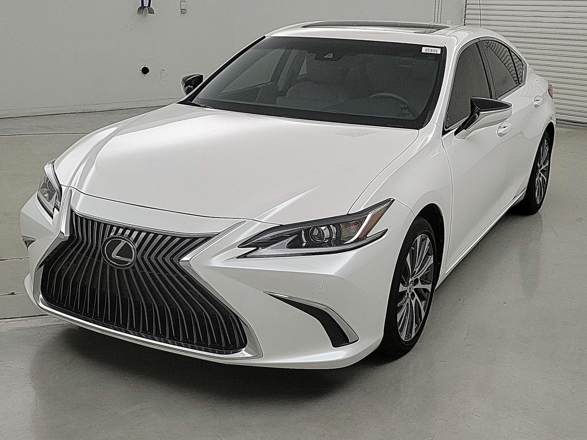 Thumbnail: 2021 Lexus ES - 3