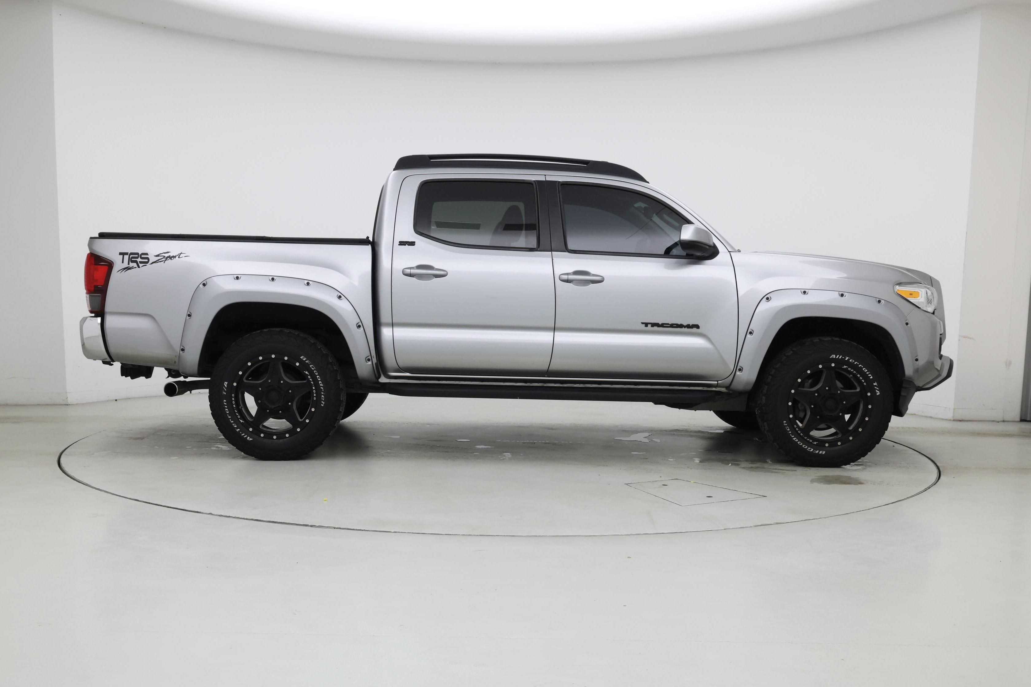 Thumbnail: 2018 Toyota Tacoma - 7