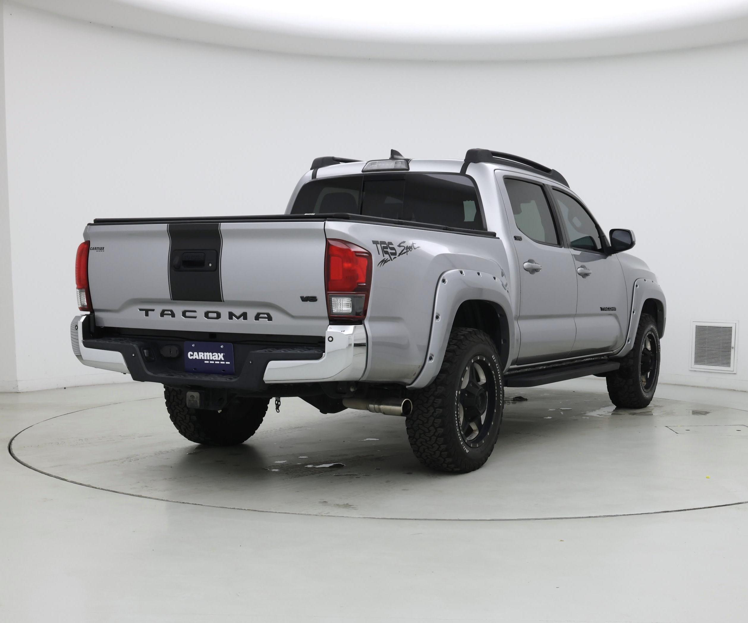 Thumbnail: 2018 Toyota Tacoma - 8
