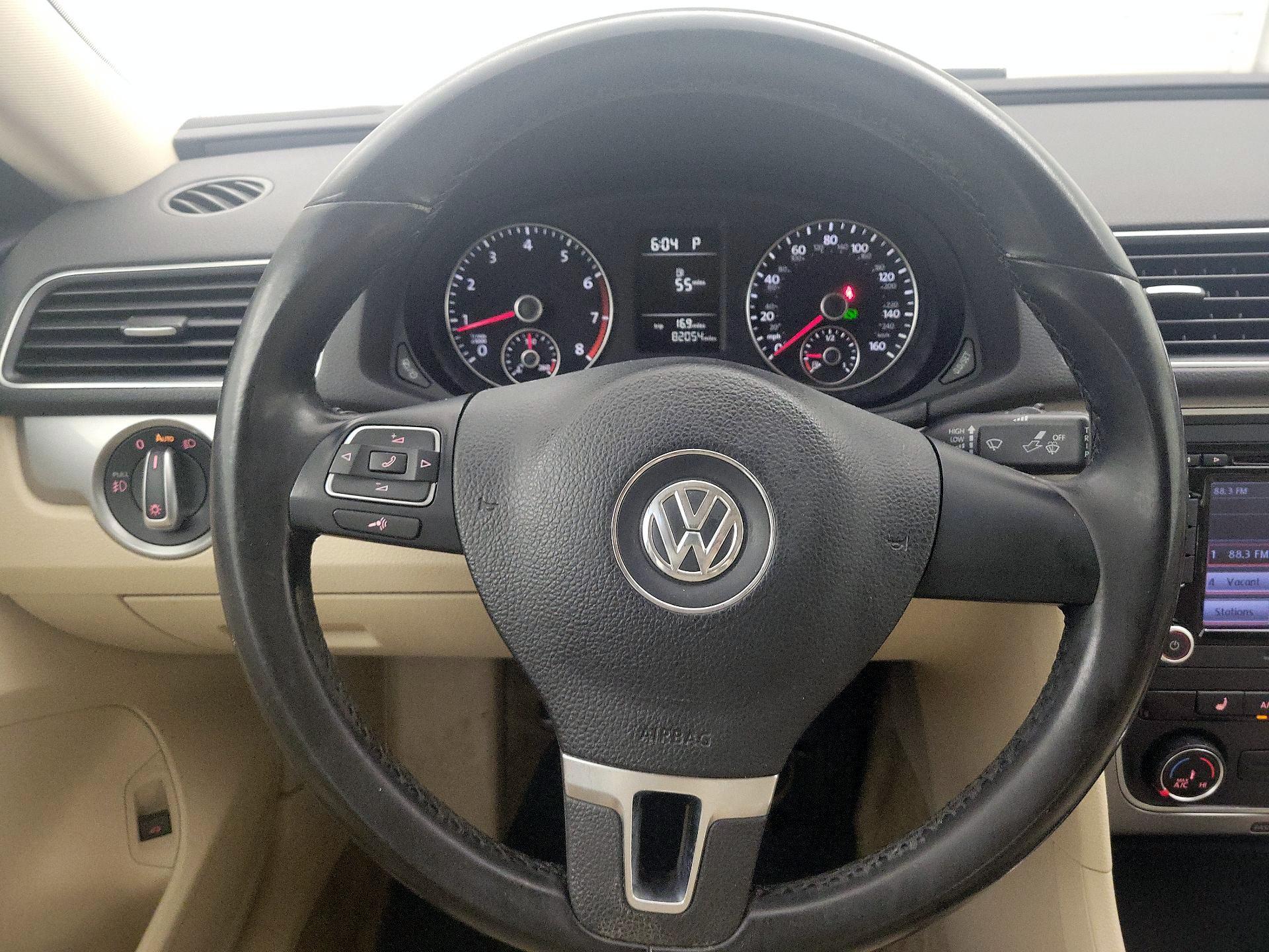 Thumbnail: 2015 Volkswagen Passat - 10