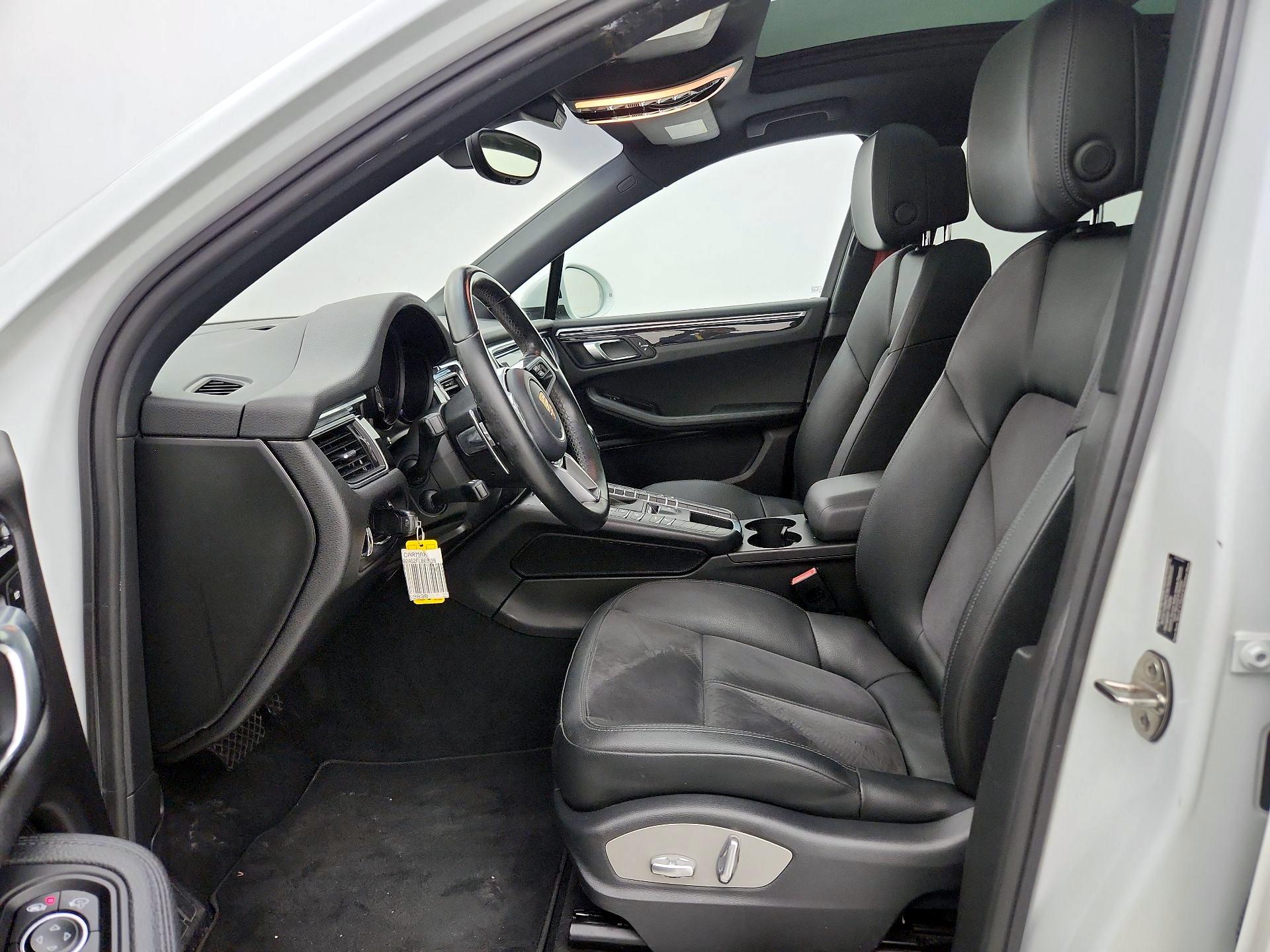 Thumbnail: 2015 Porsche Macan - 11