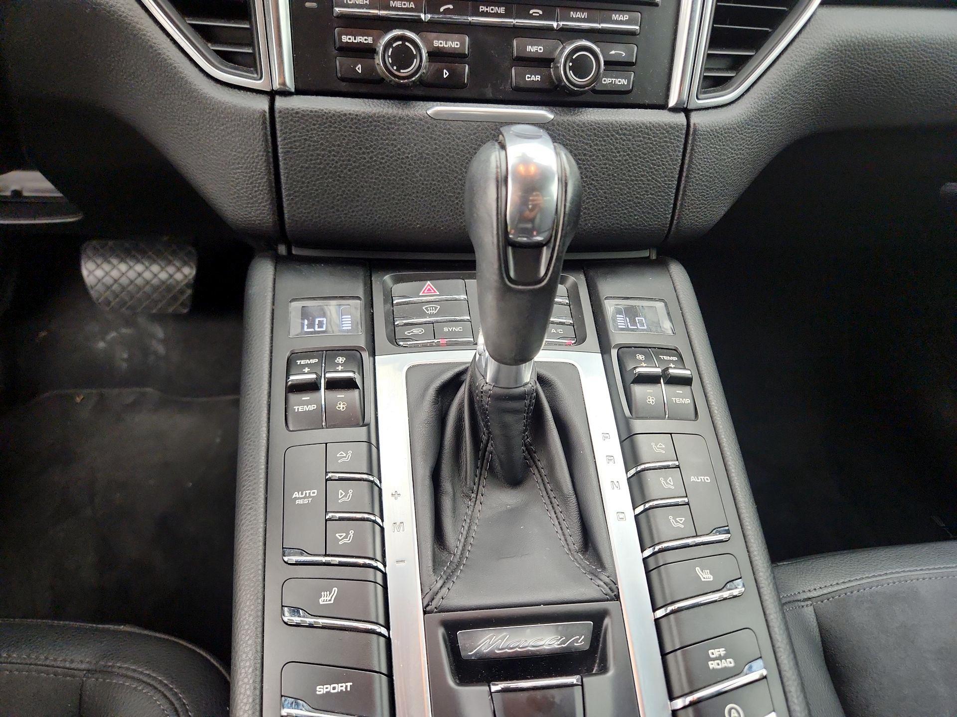 Thumbnail: 2015 Porsche Macan - 15