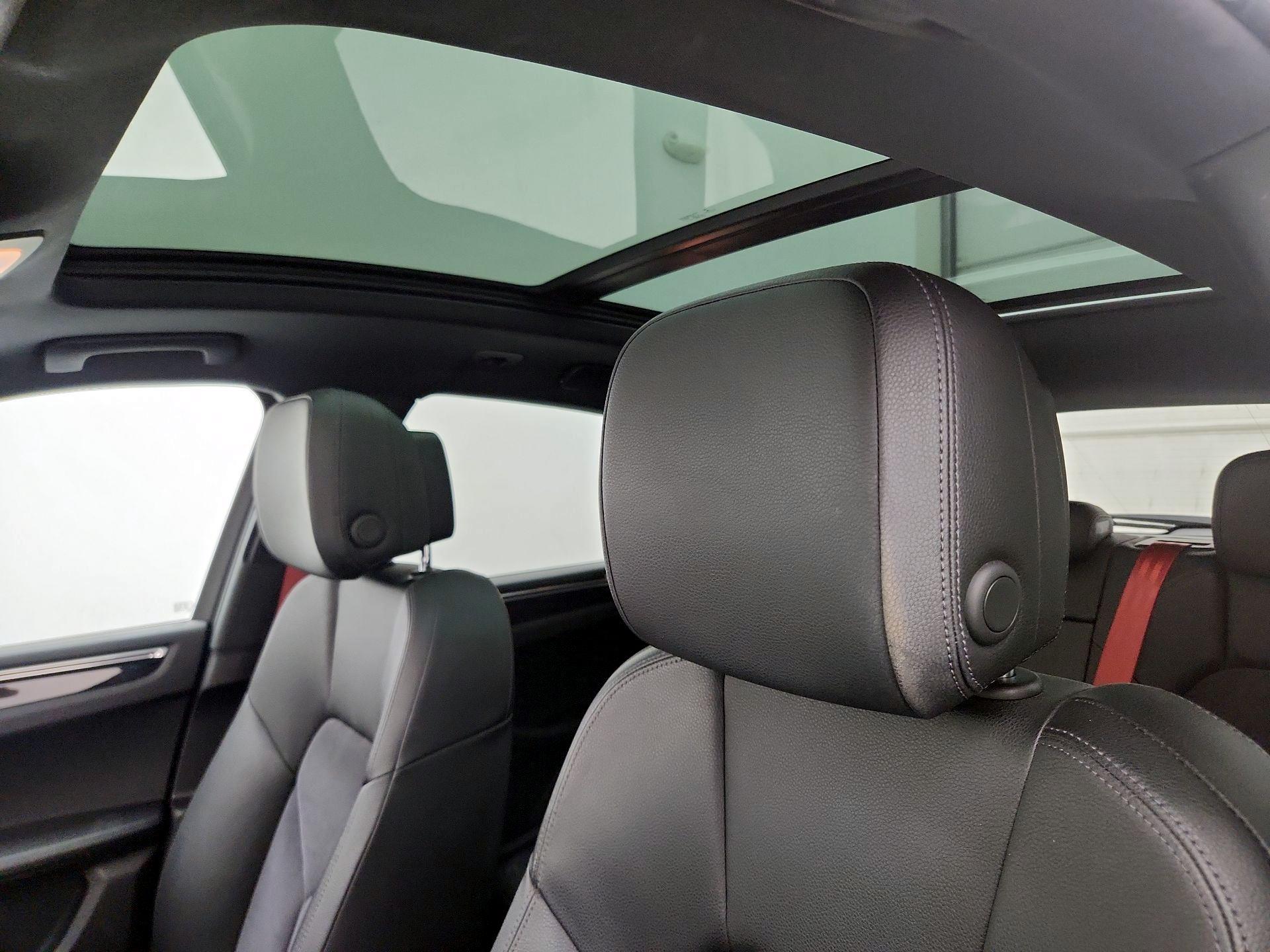 Thumbnail: 2015 Porsche Macan - 17