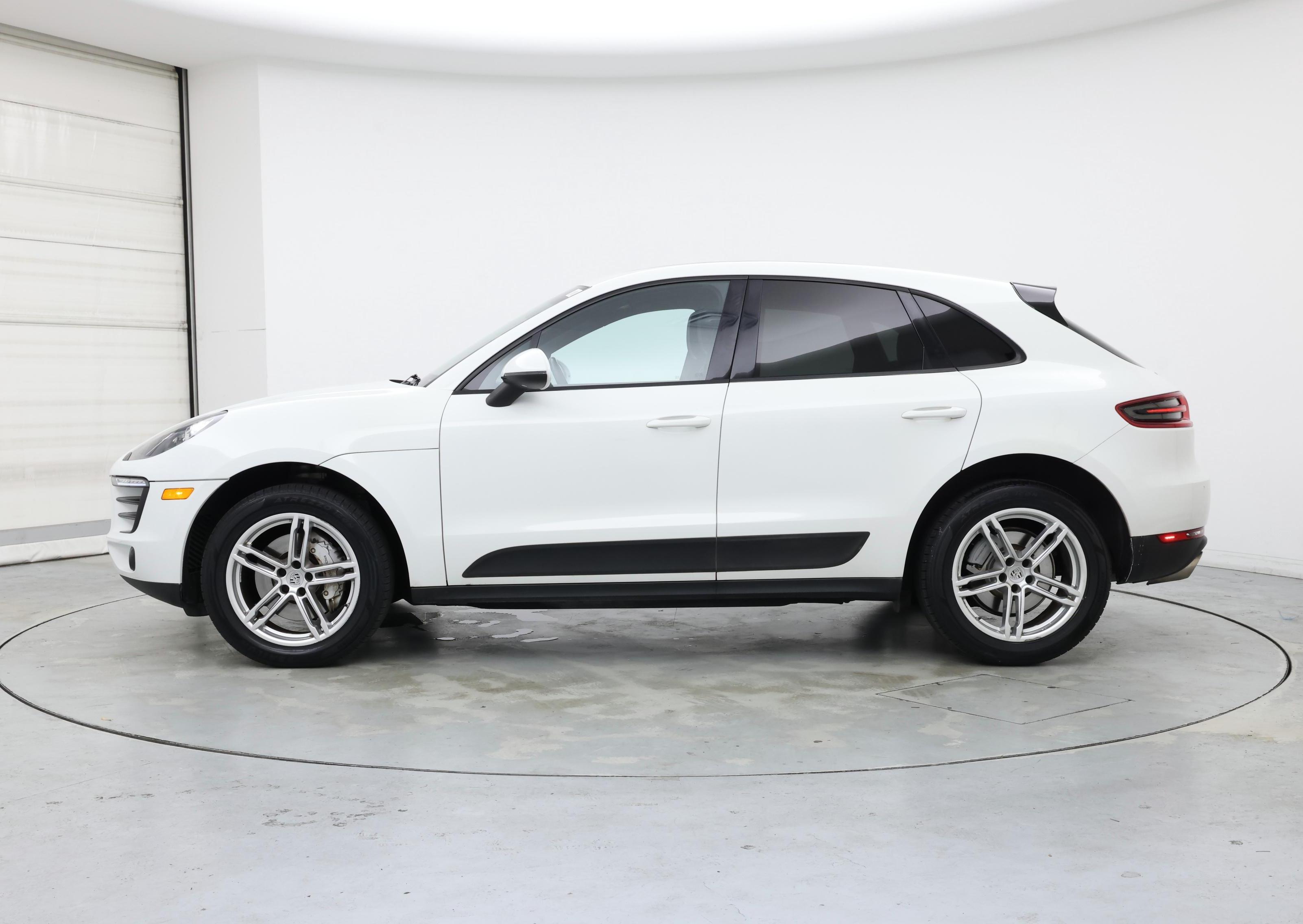 Thumbnail: 2015 Porsche Macan - 3