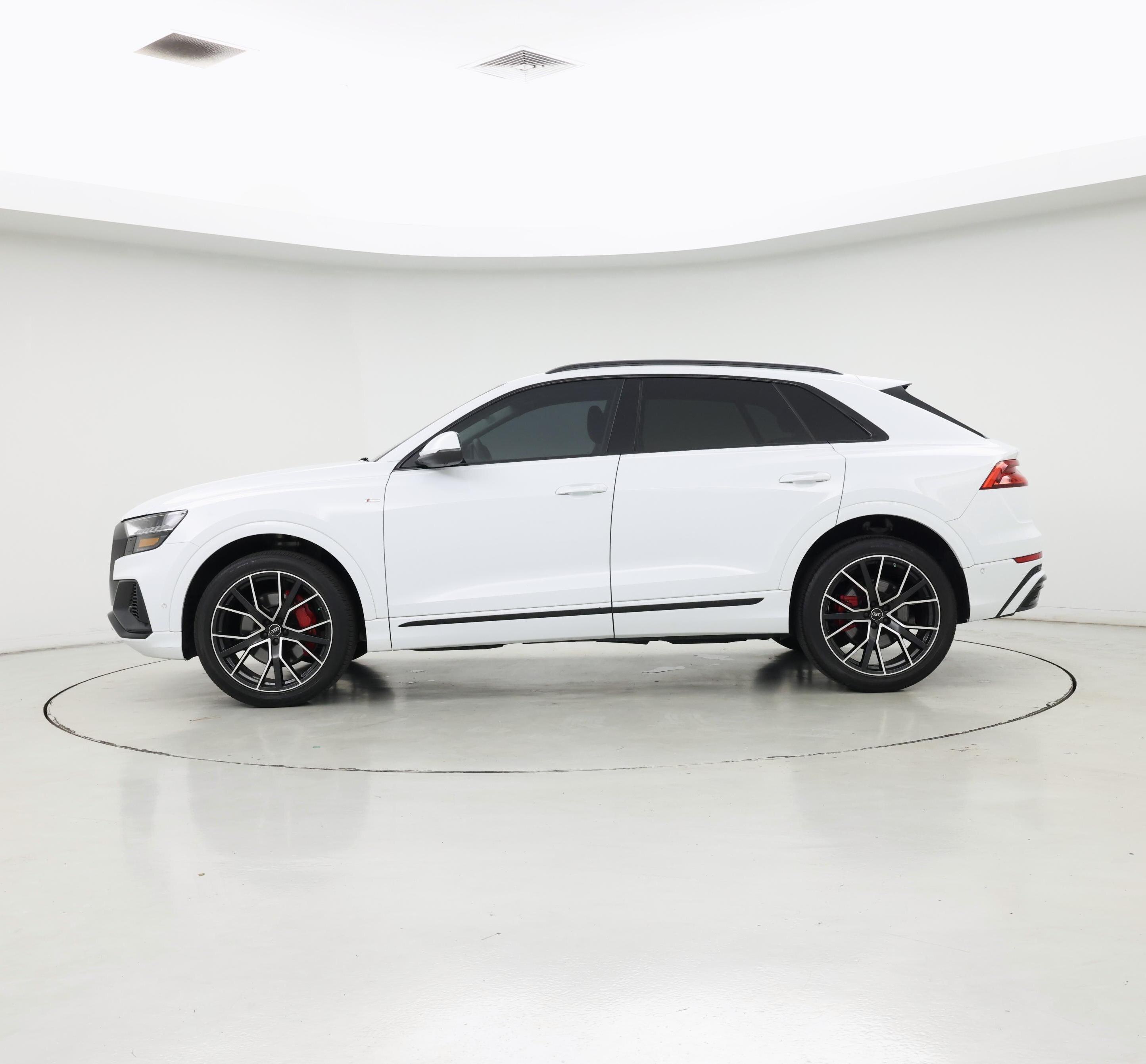 Thumbnail: 2023 Audi Q8 - 3