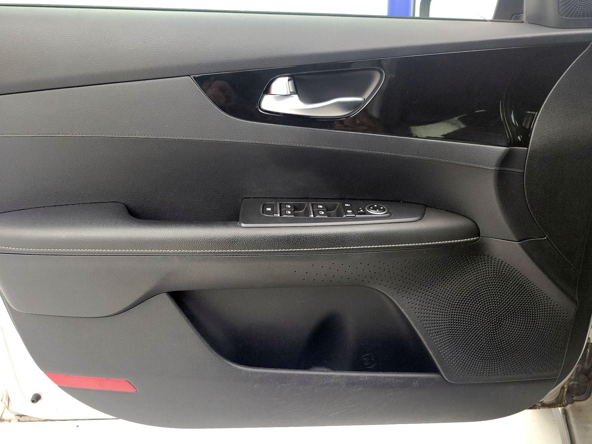 Thumbnail: 2019 Kia Forte - 12
