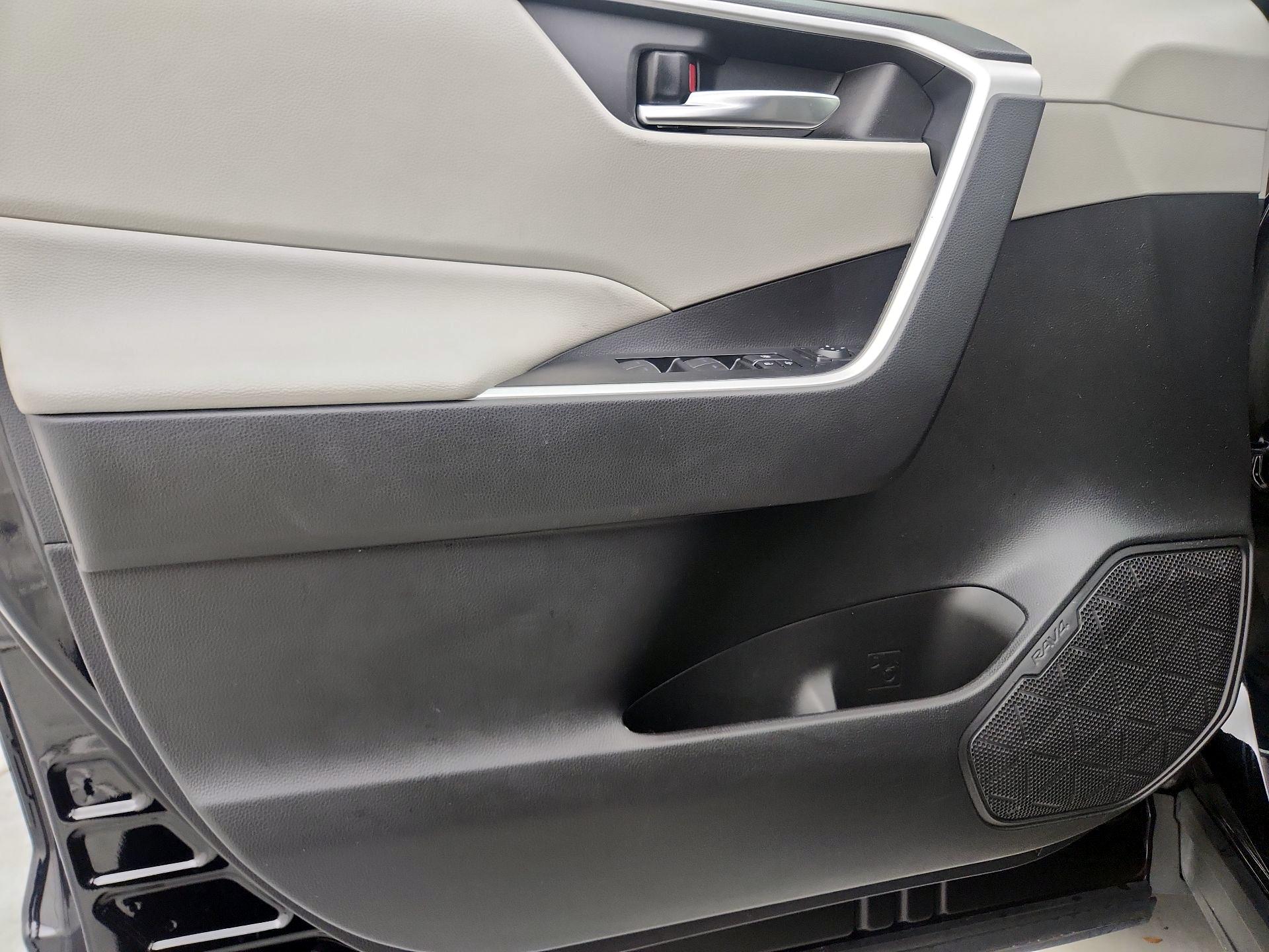 Thumbnail: 2022 Toyota RAV4 - 12