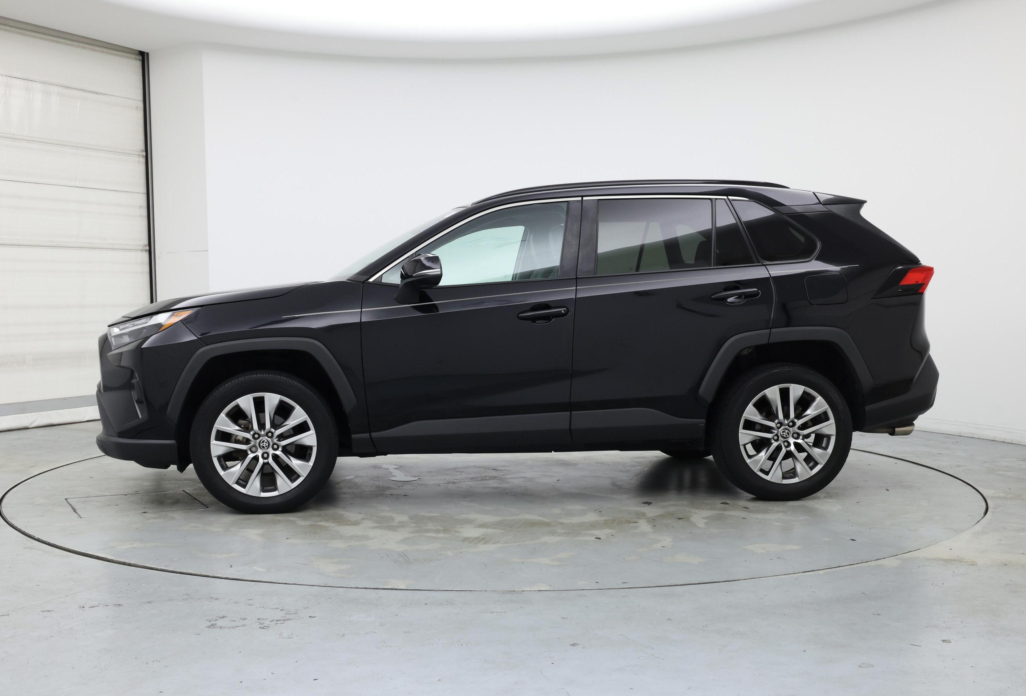 Thumbnail: 2022 Toyota RAV4 - 3