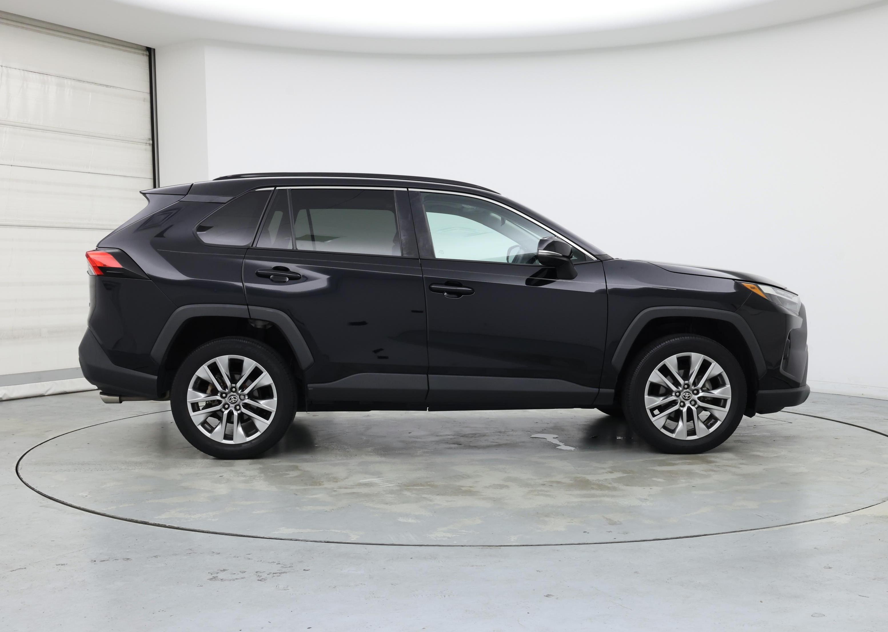 Thumbnail: 2022 Toyota RAV4 - 7