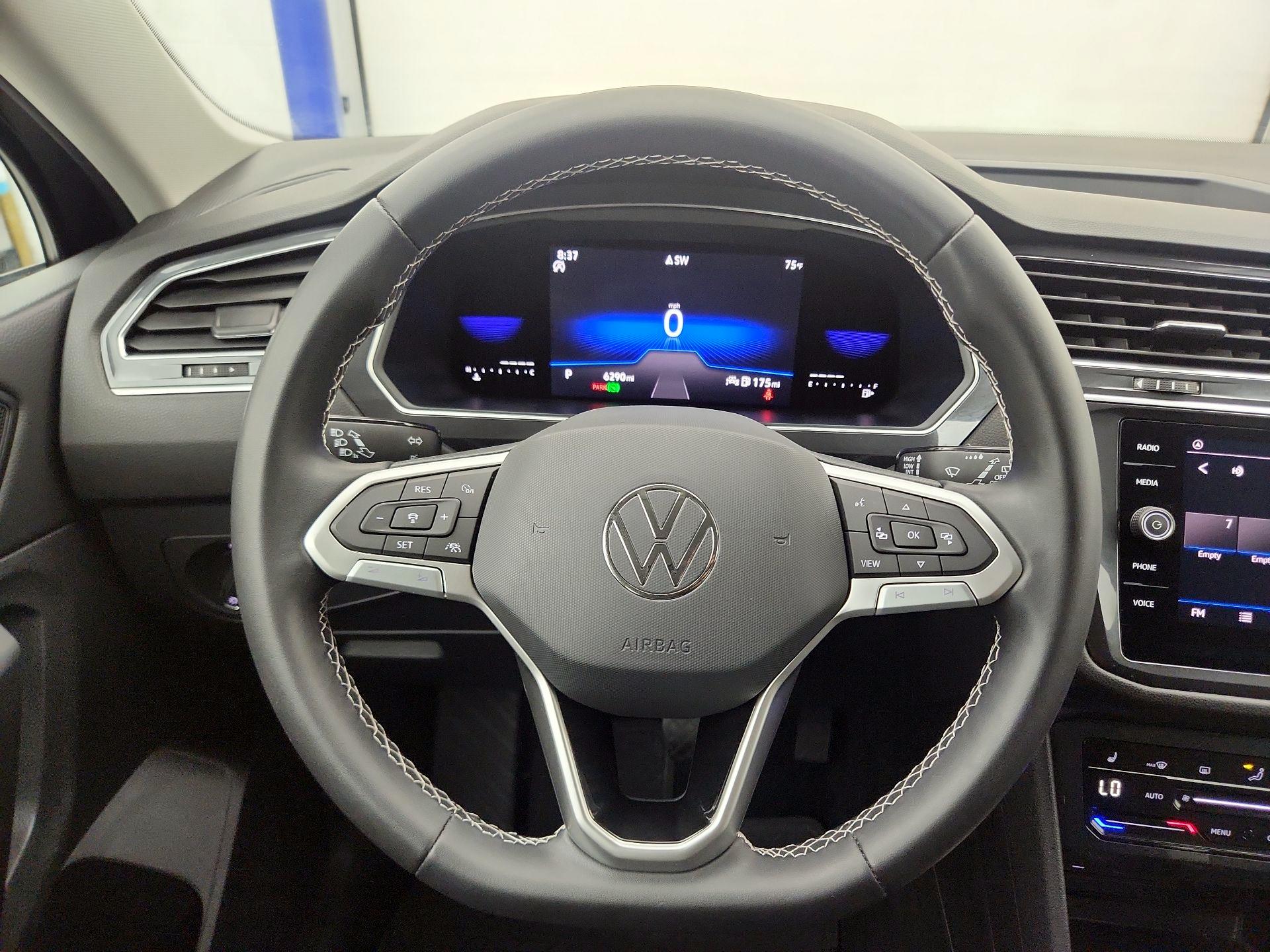 Thumbnail: 2023 Volkswagen Tiguan - 10