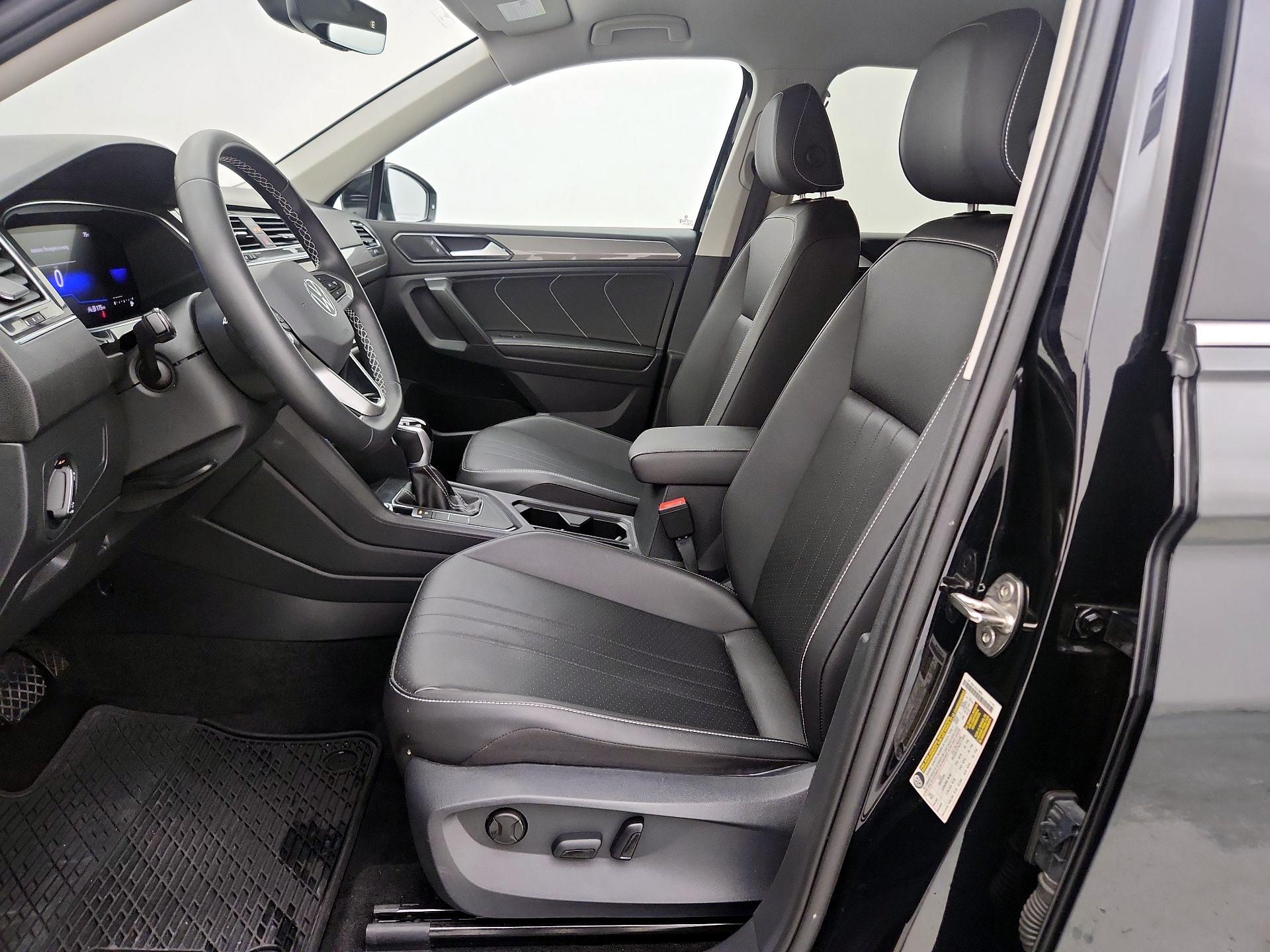 Thumbnail: 2023 Volkswagen Tiguan - 11