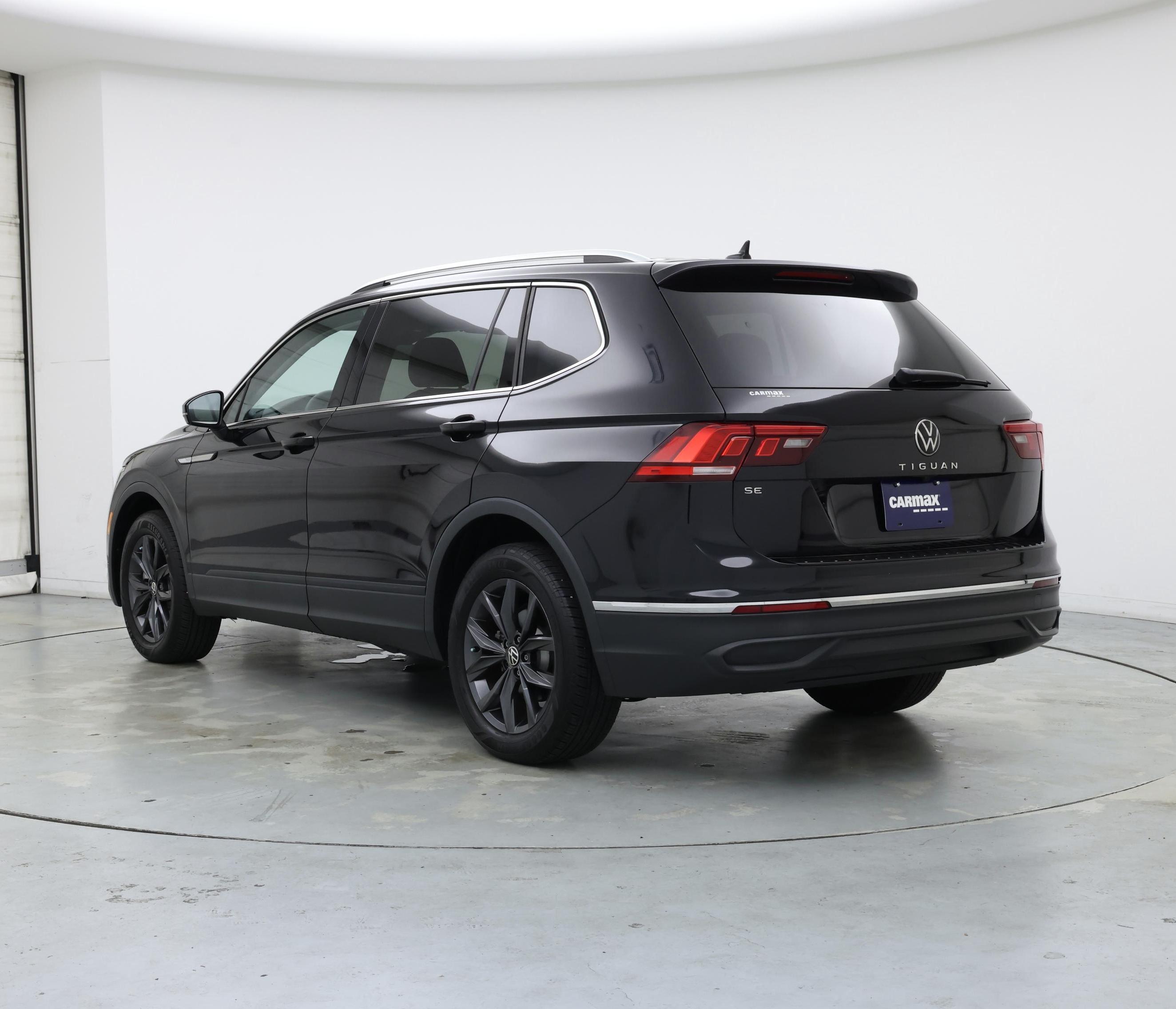 Thumbnail: 2023 Volkswagen Tiguan - 2