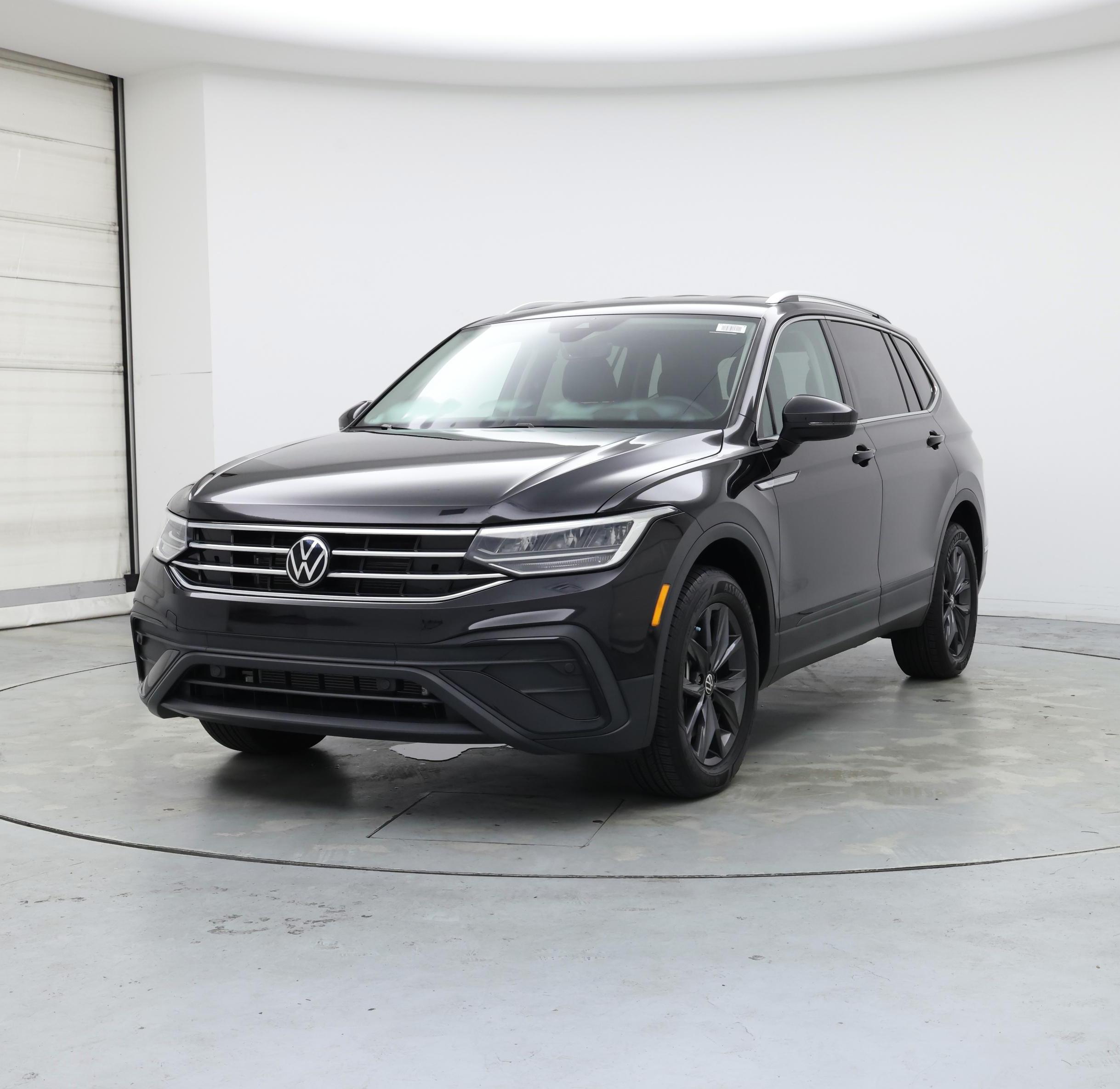 Thumbnail: 2023 Volkswagen Tiguan - 4