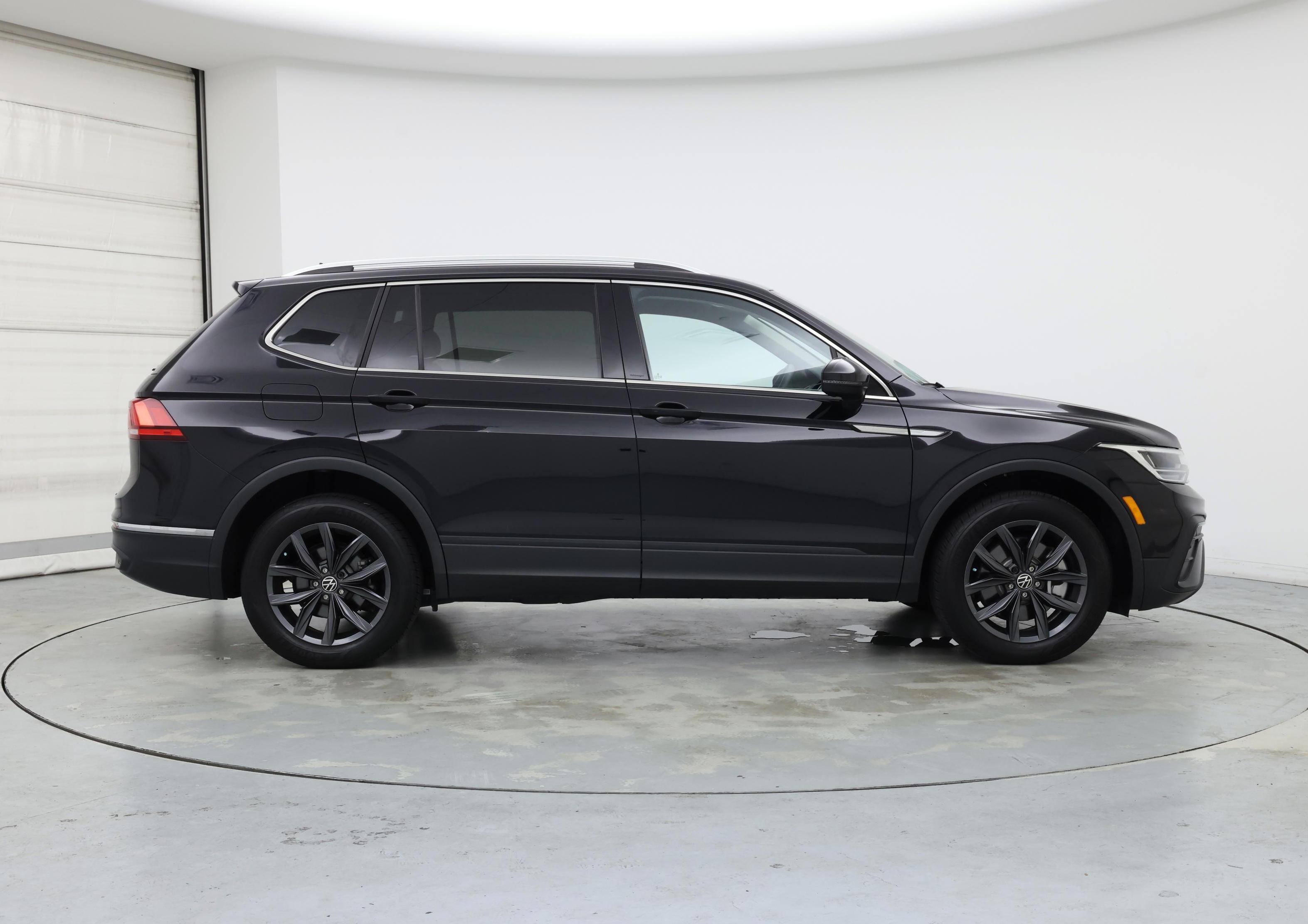 Thumbnail: 2023 Volkswagen Tiguan - 7