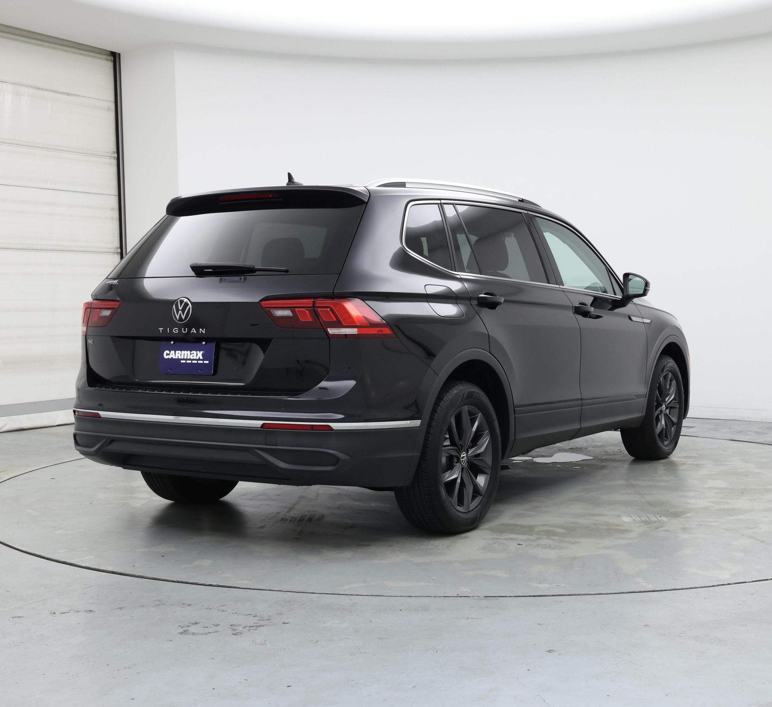 Thumbnail: 2023 Volkswagen Tiguan - 8
