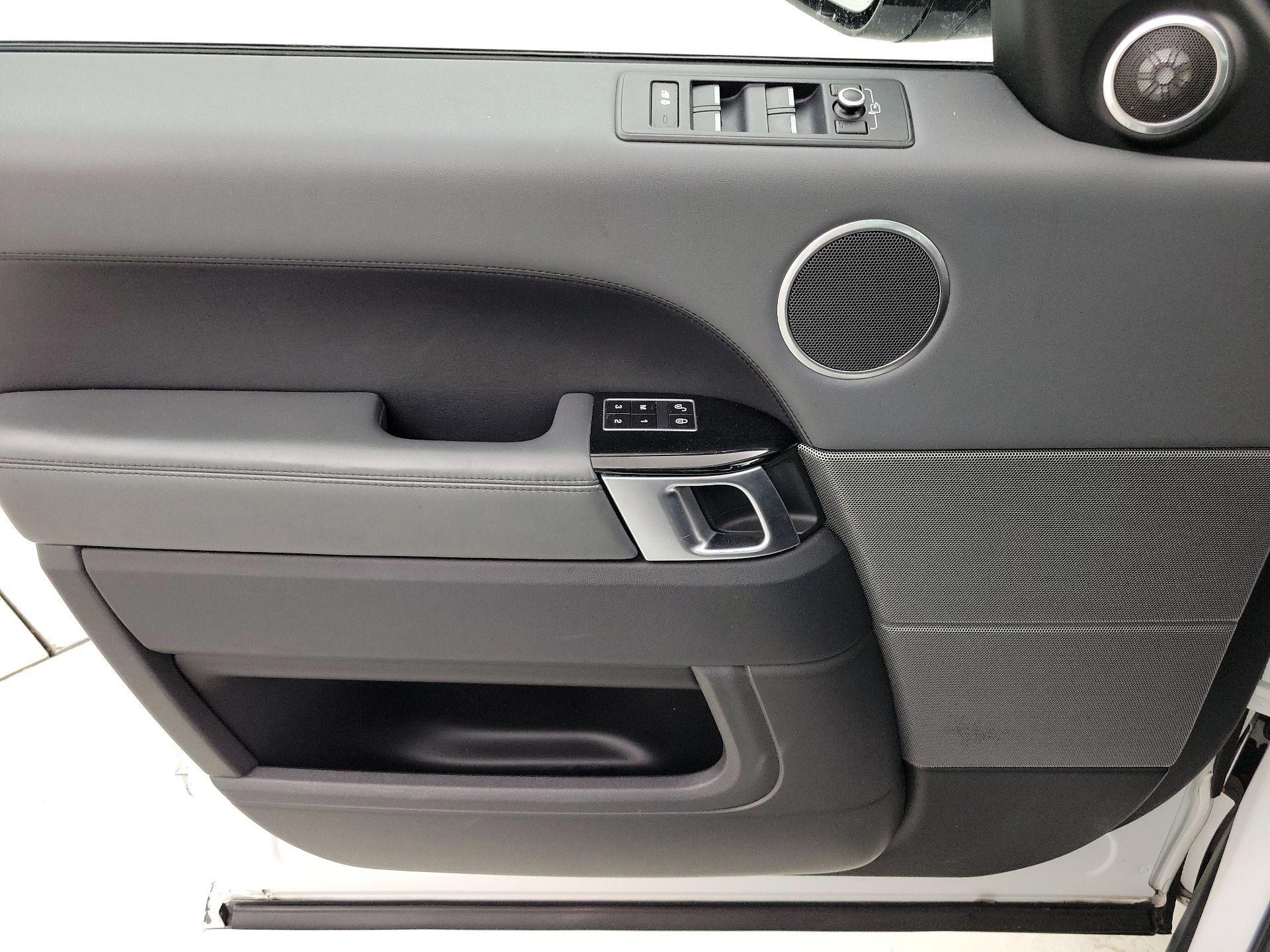 Thumbnail: 2015 Land Rover Range Rover Sport - 12