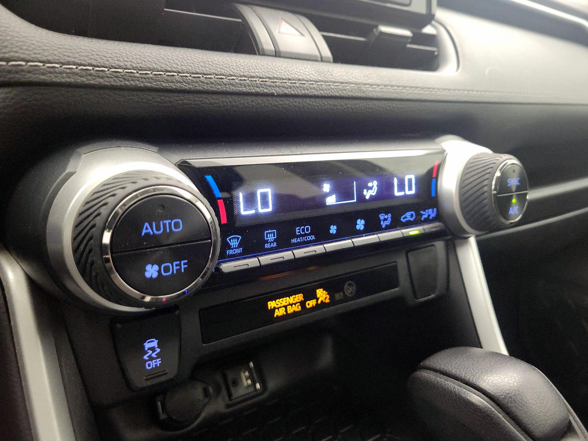 Thumbnail: 2019 Toyota RAV4 - 16