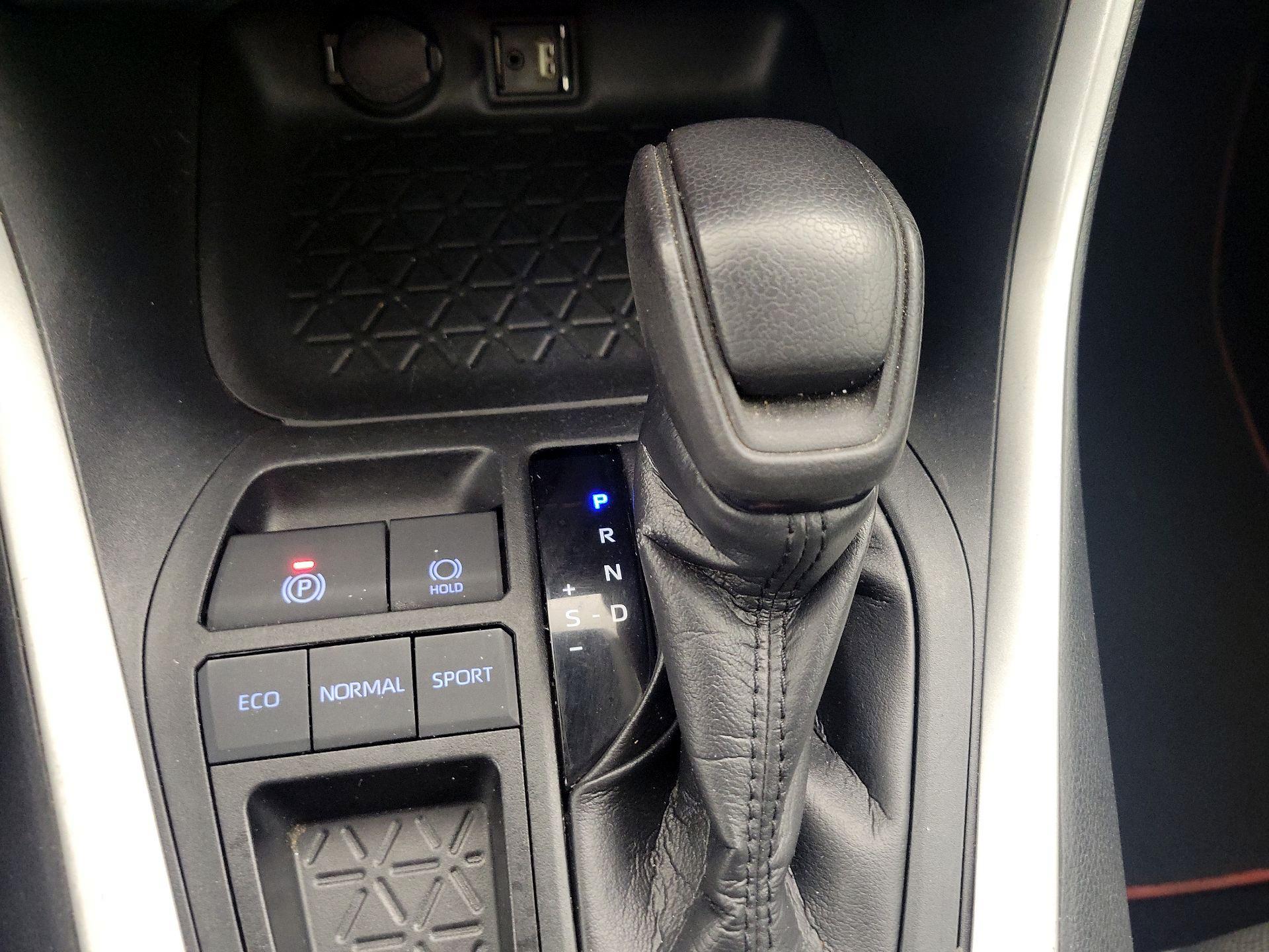 Thumbnail: 2019 Toyota RAV4 - 17