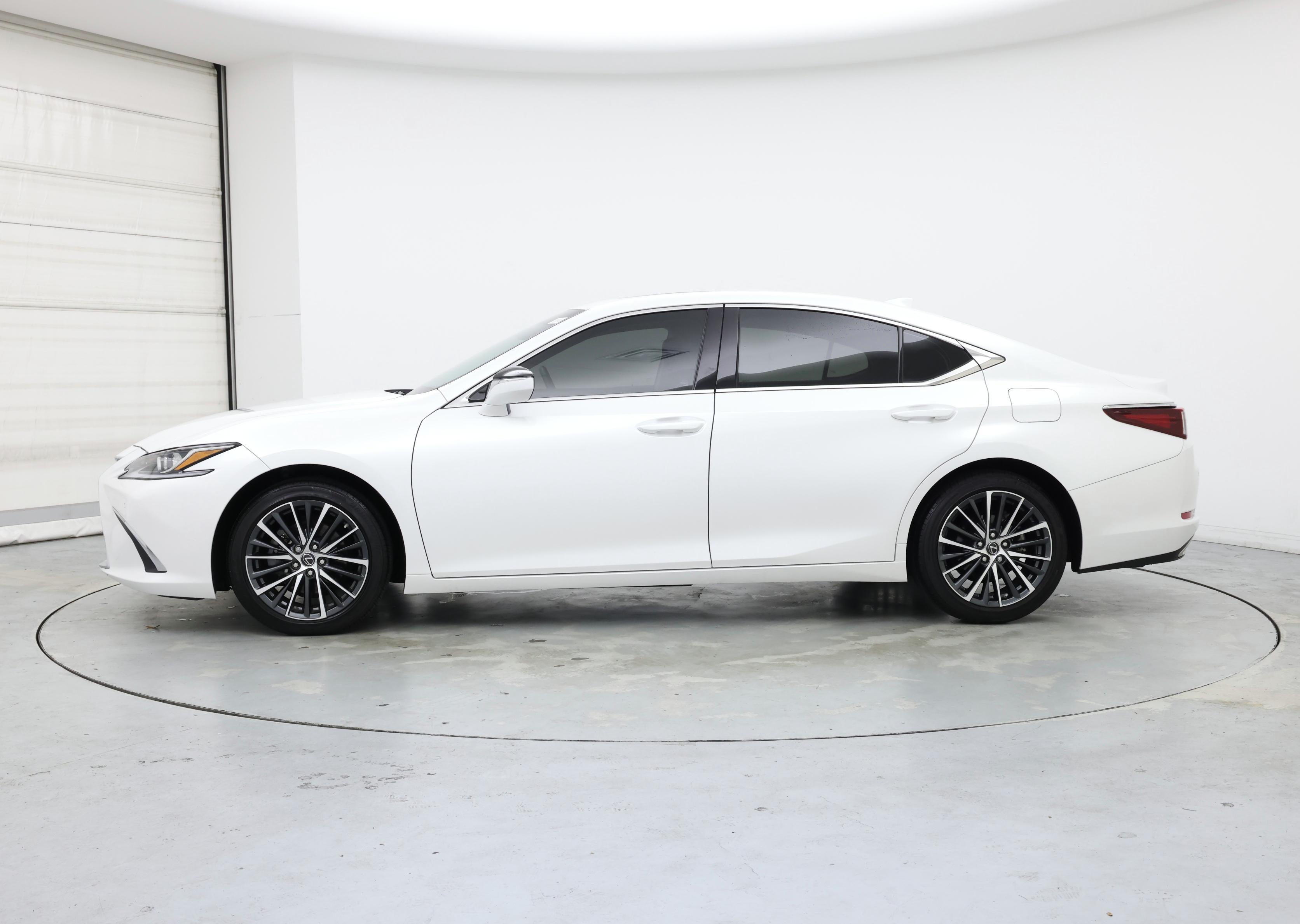 Thumbnail: 2023 Lexus ES - 3