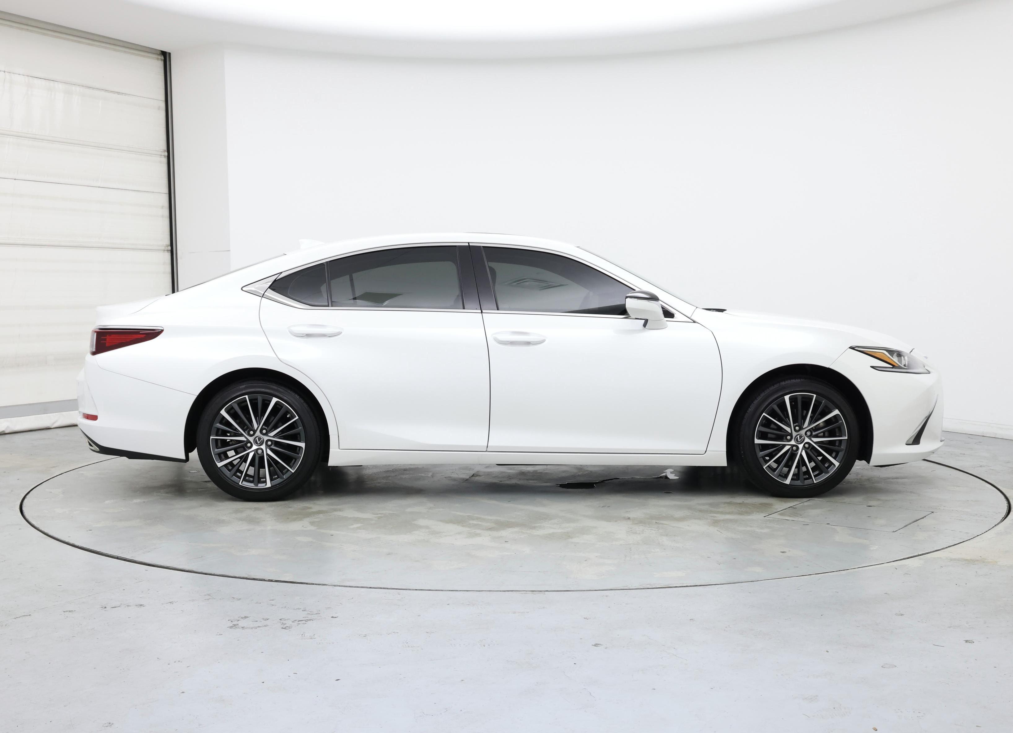Thumbnail: 2023 Lexus ES - 7