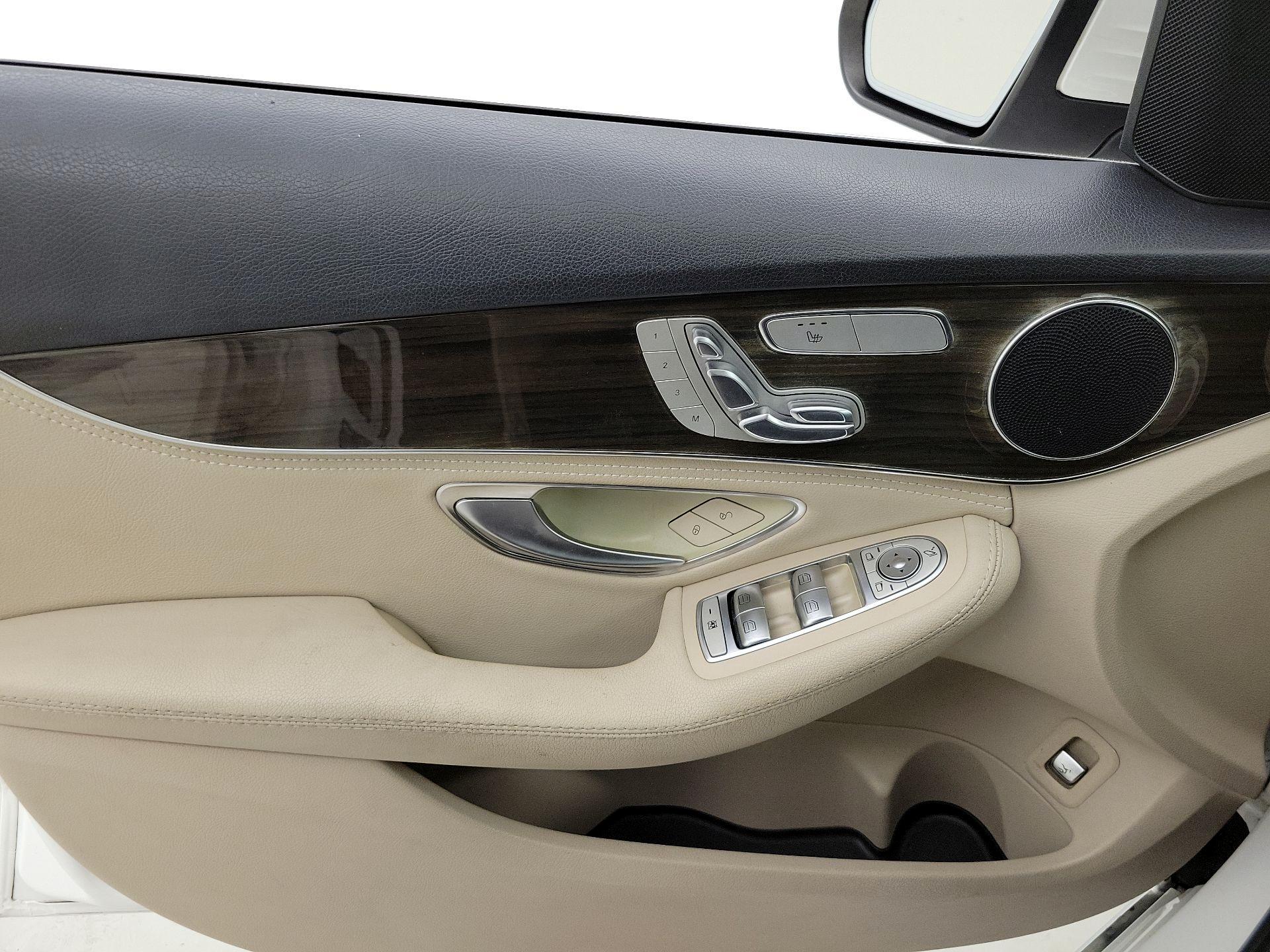 Thumbnail: 2015 Mercedes-Benz C-Class - 12