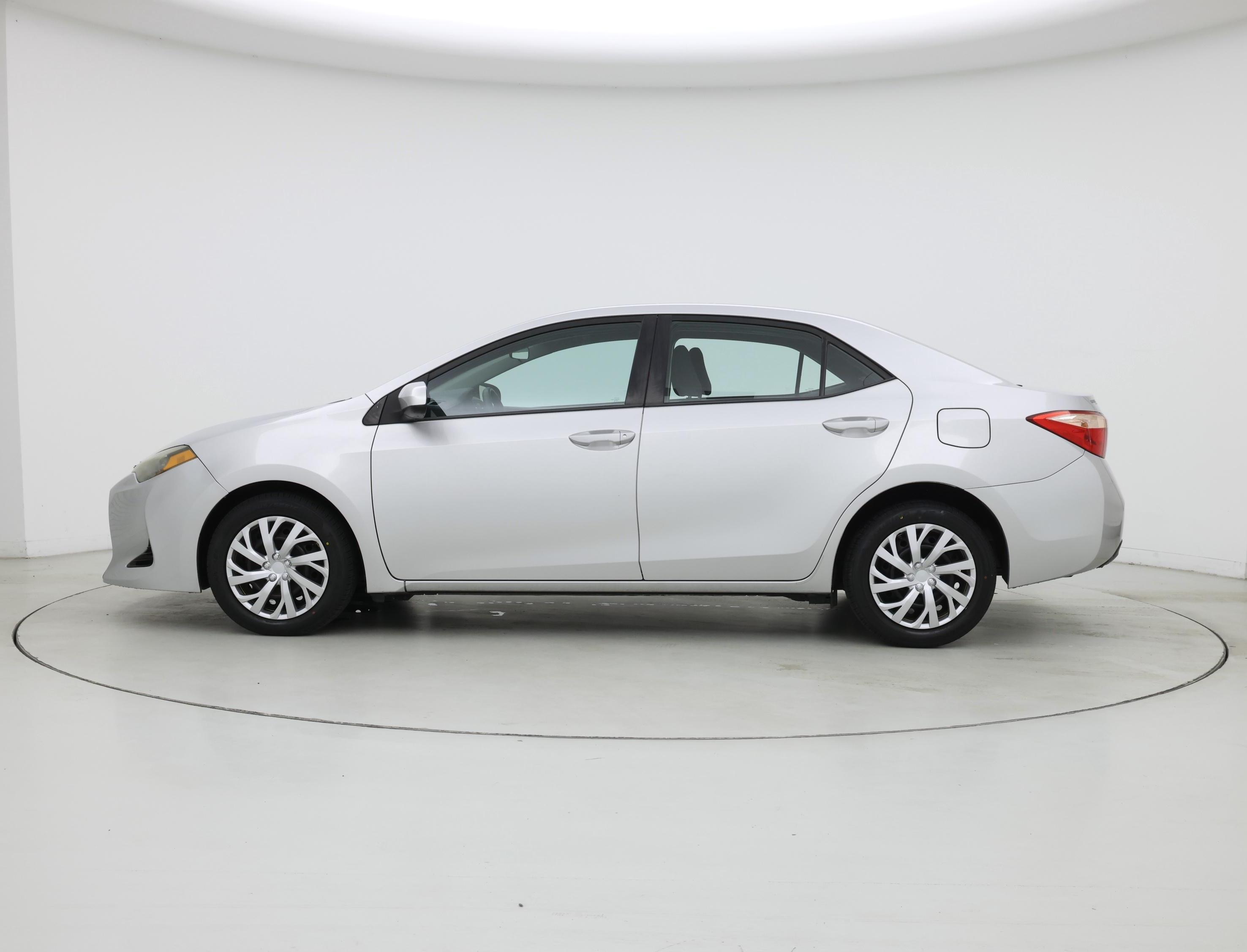 Thumbnail: 2018 Toyota Corolla - 3