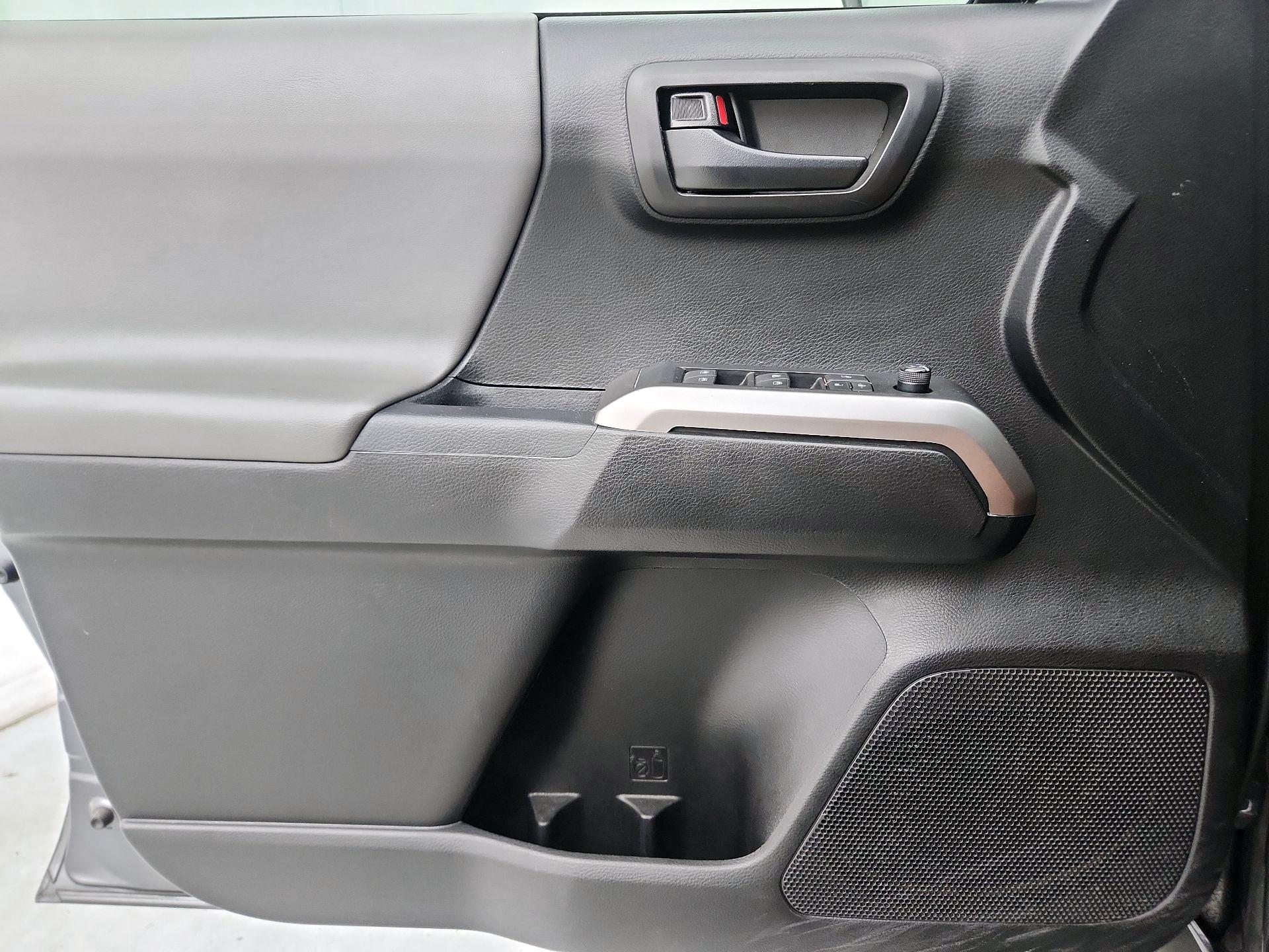 Thumbnail: 2021 Toyota Tacoma - 12