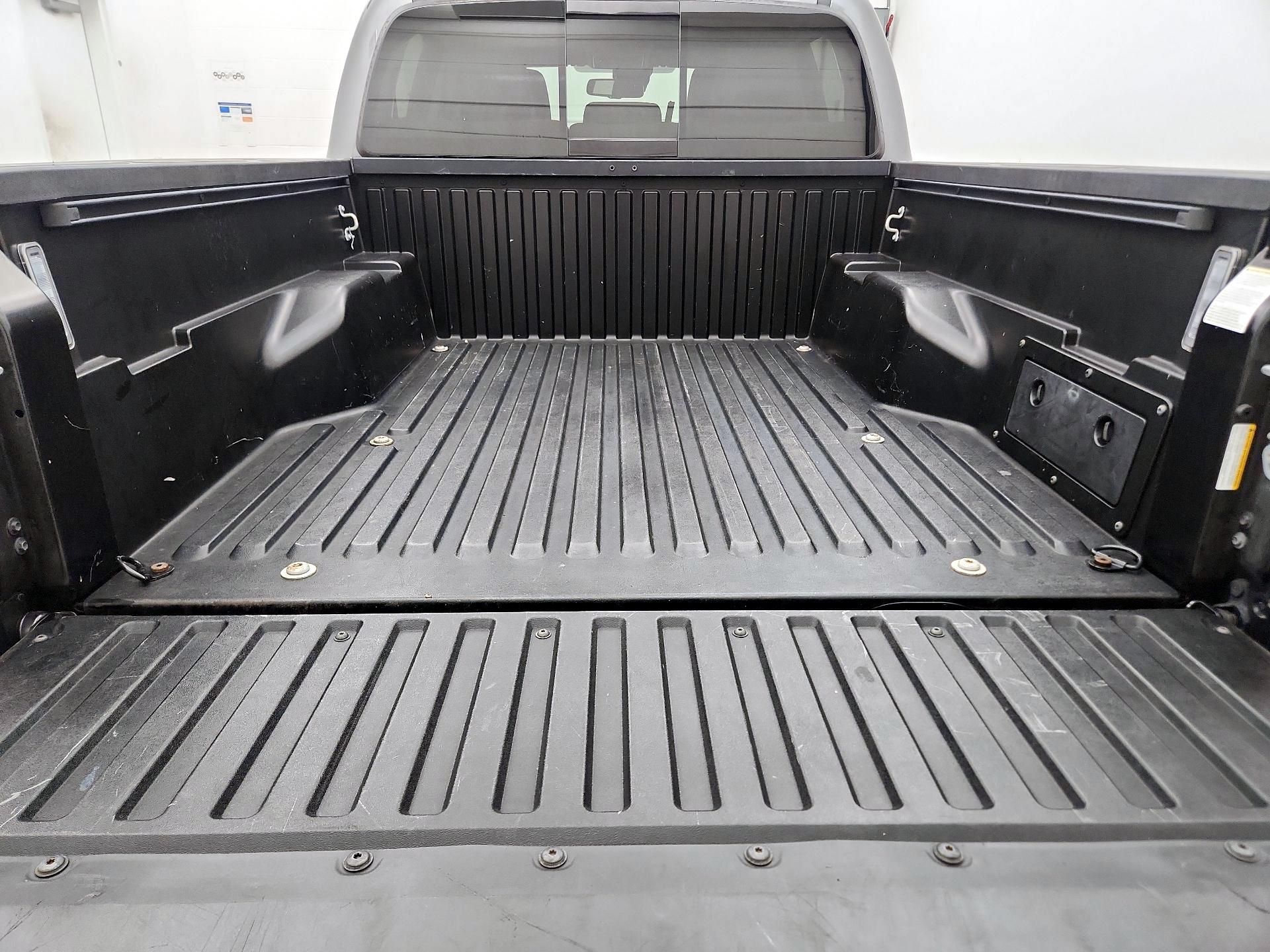 Thumbnail: 2021 Toyota Tacoma - 20