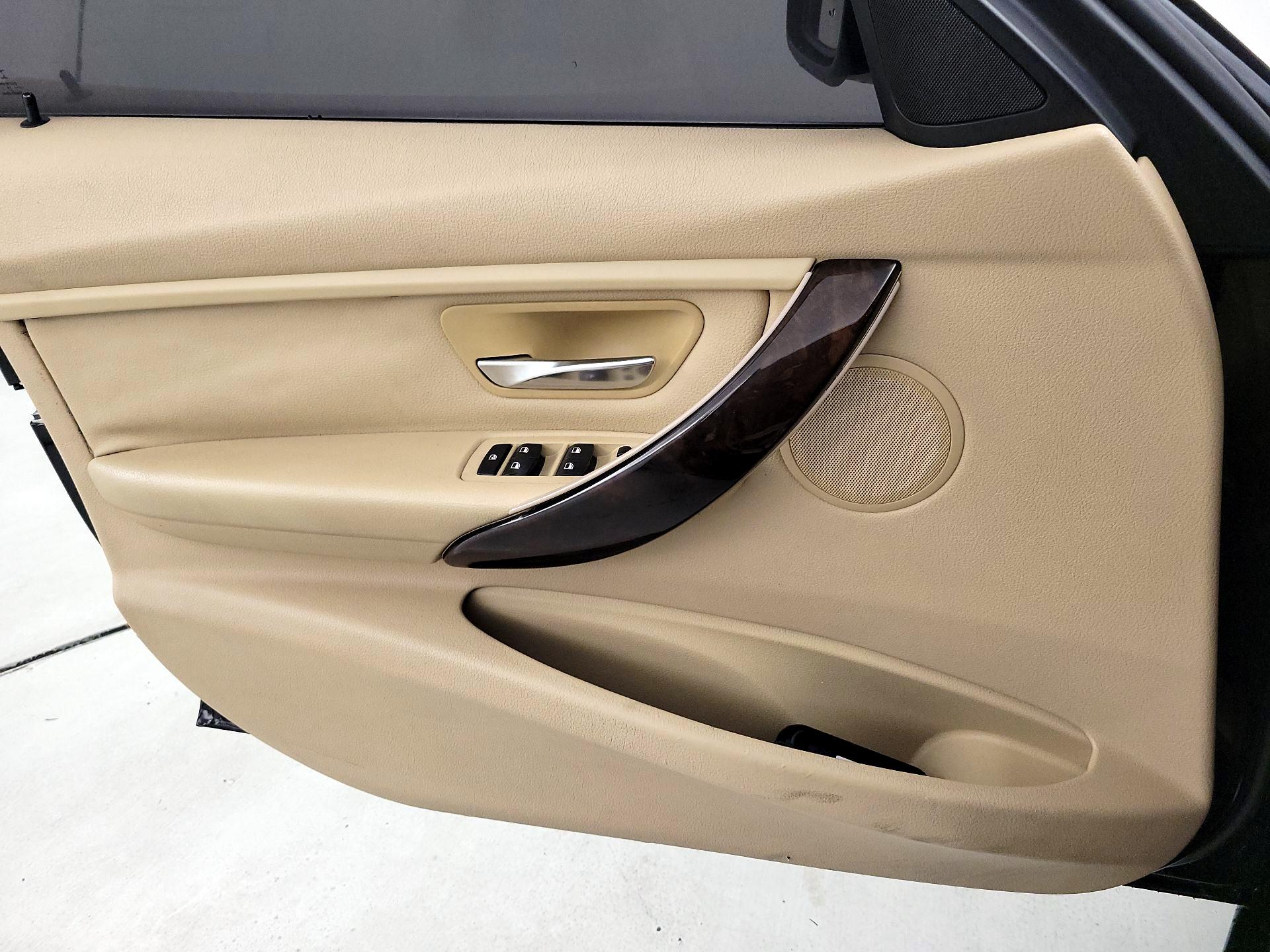 Thumbnail: 2015 BMW 3 Series - 10