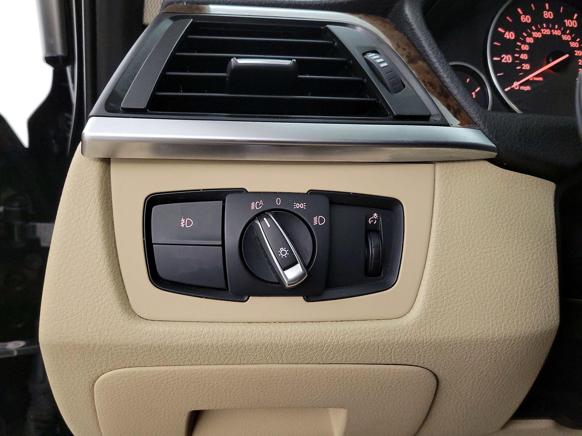 Thumbnail: 2015 BMW 3 Series - 11