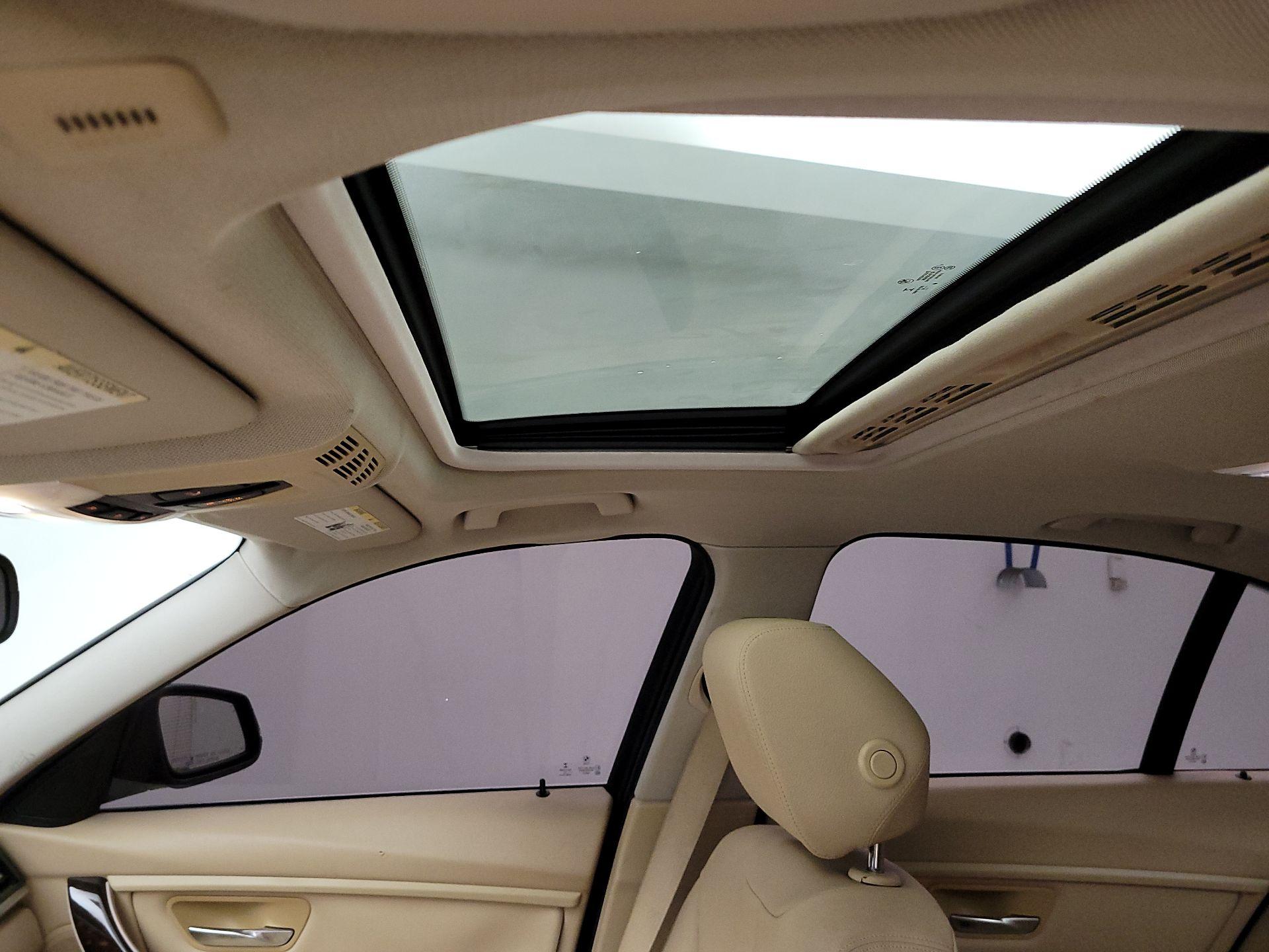 Thumbnail: 2015 BMW 3 Series - 16