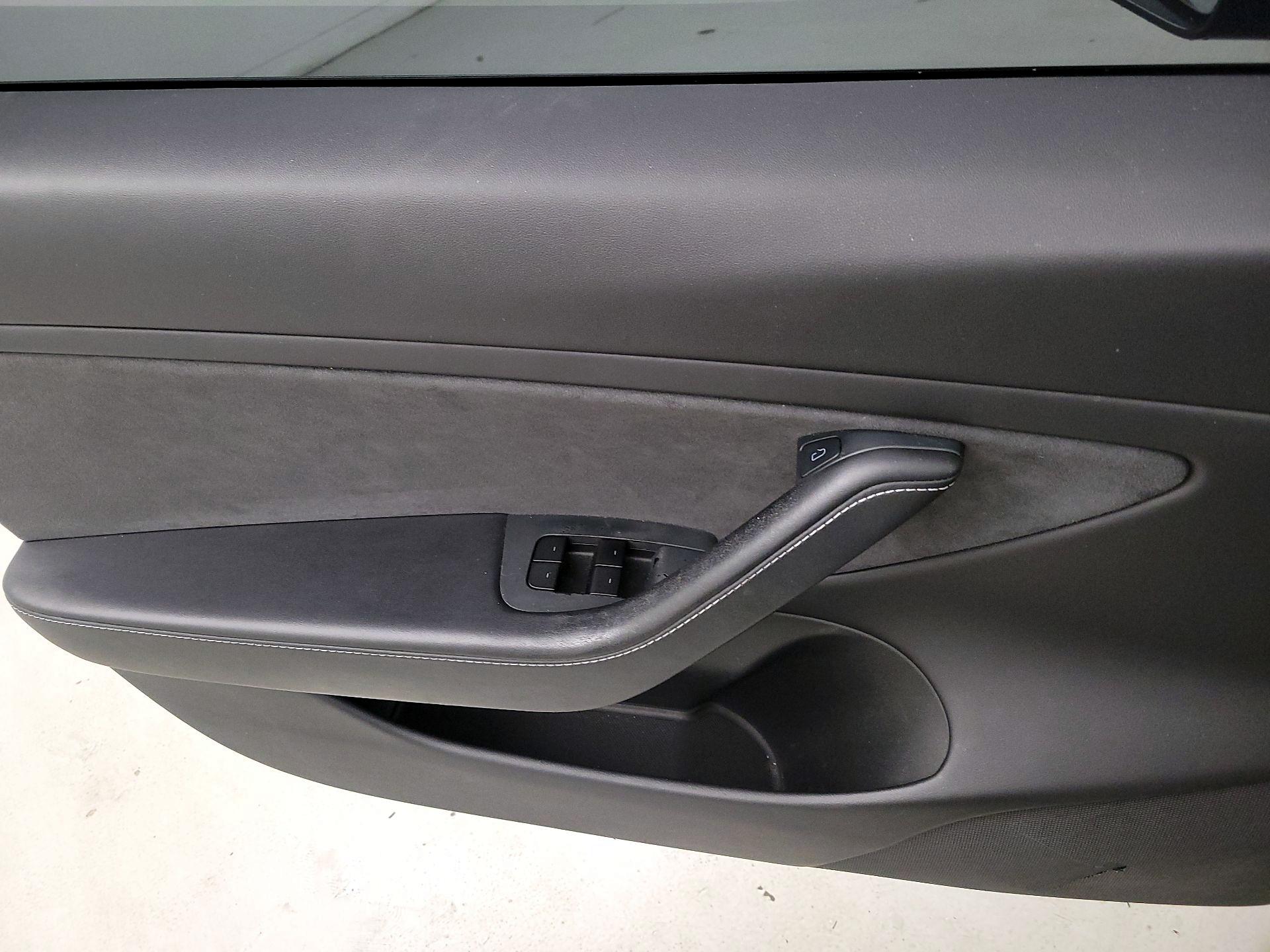 Thumbnail: 2021 Tesla Model 3 - 12