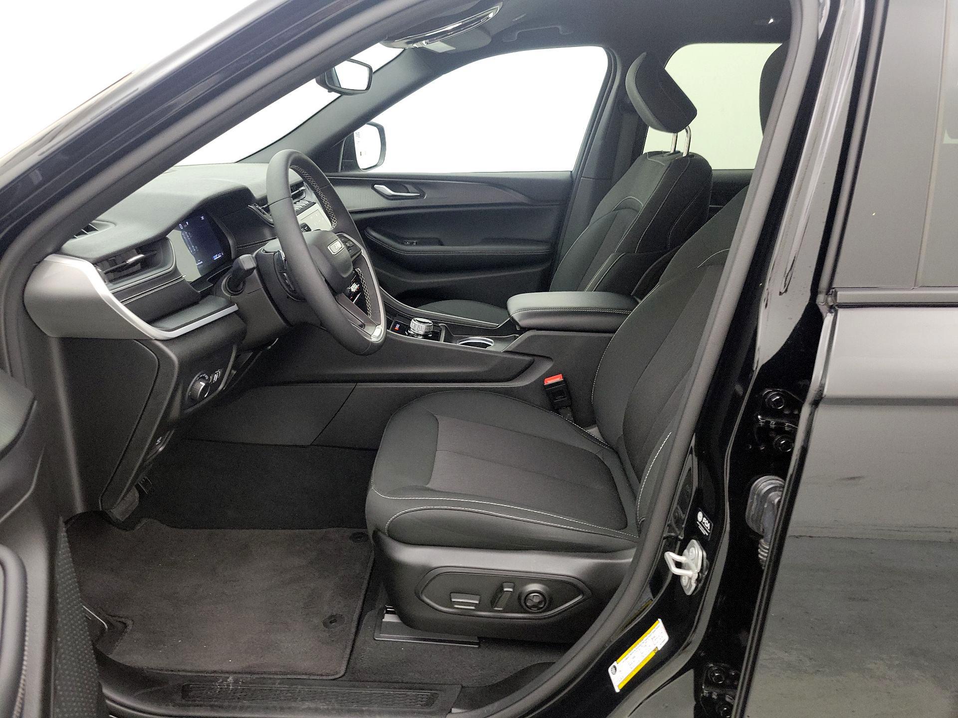 Thumbnail: 2024 Jeep Grand Cherokee - 11