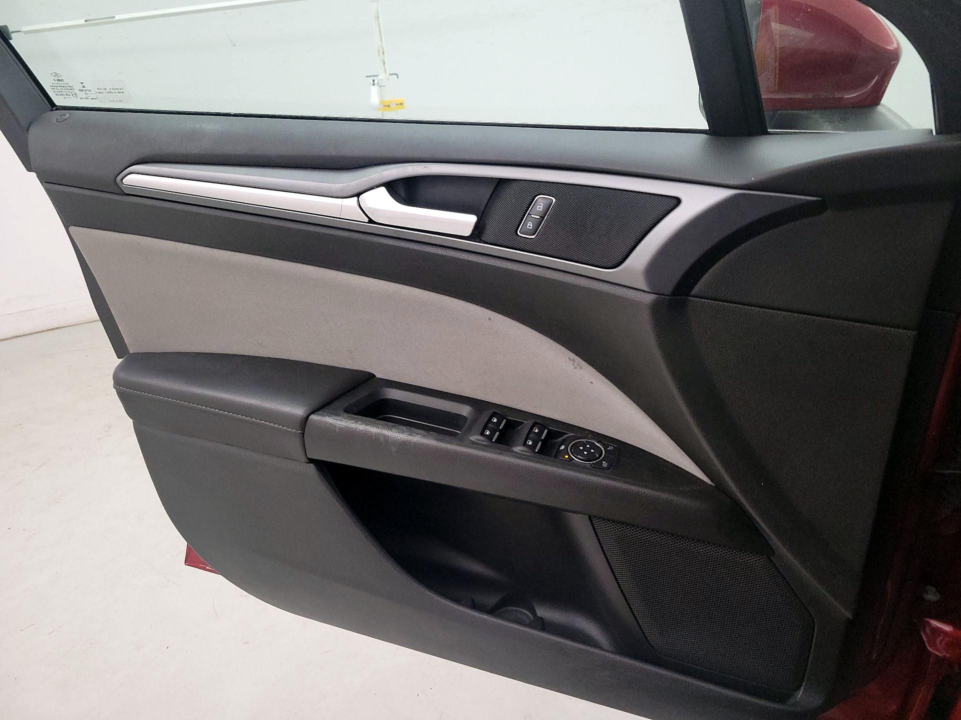 Thumbnail: 2016 Ford Fusion - 10