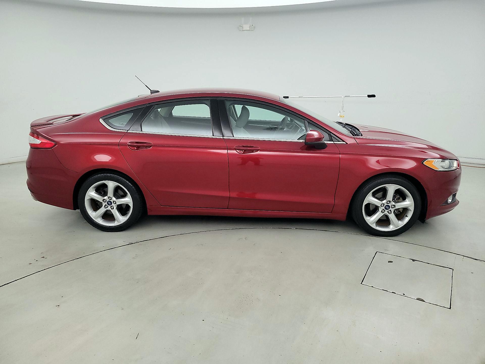 Thumbnail: 2016 Ford Fusion - 4