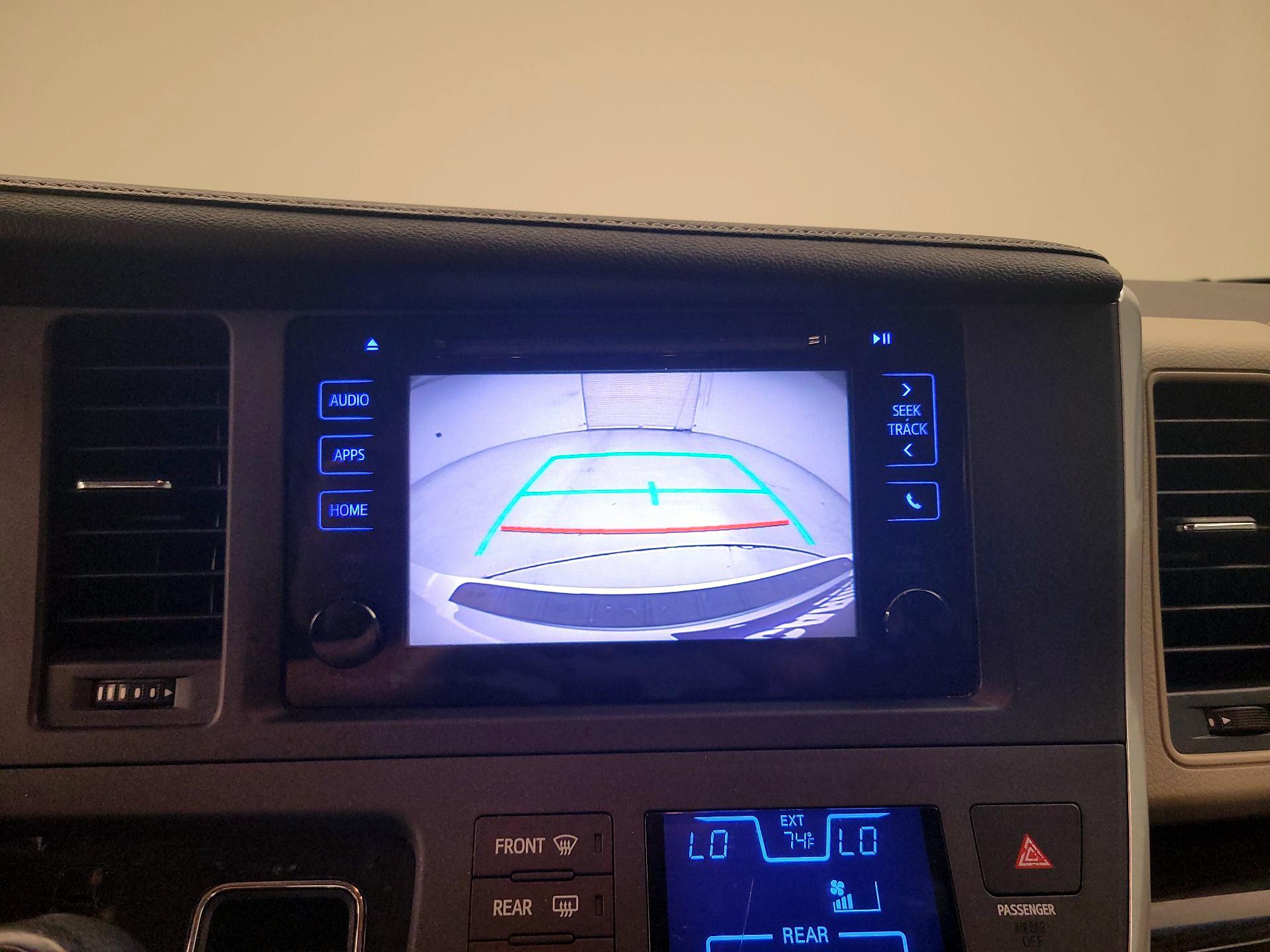 Thumbnail: 2017 Toyota Sienna - 12