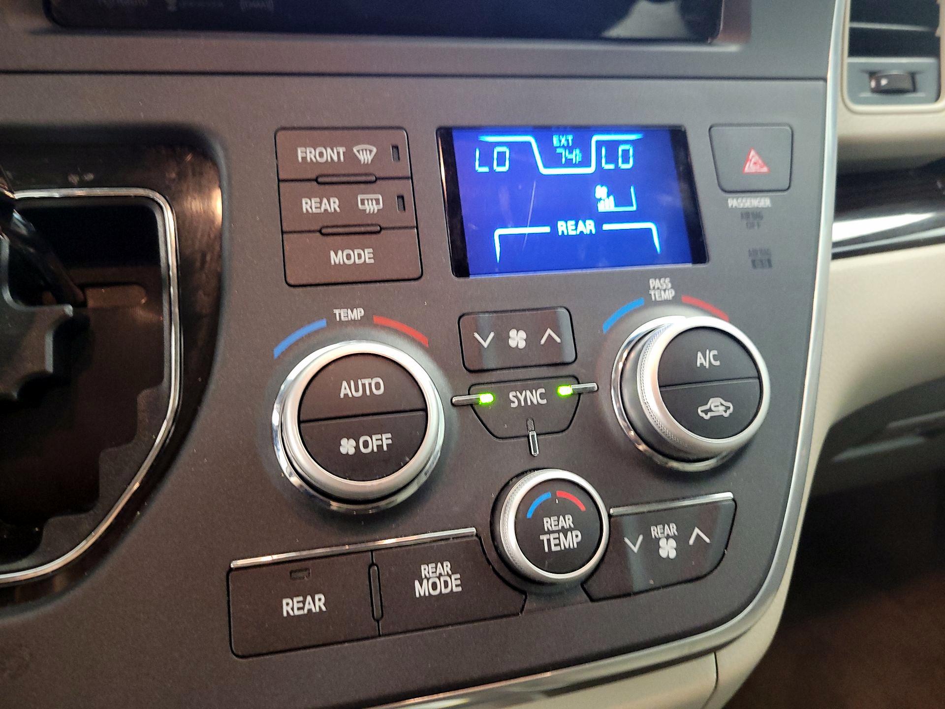 Thumbnail: 2017 Toyota Sienna - 14