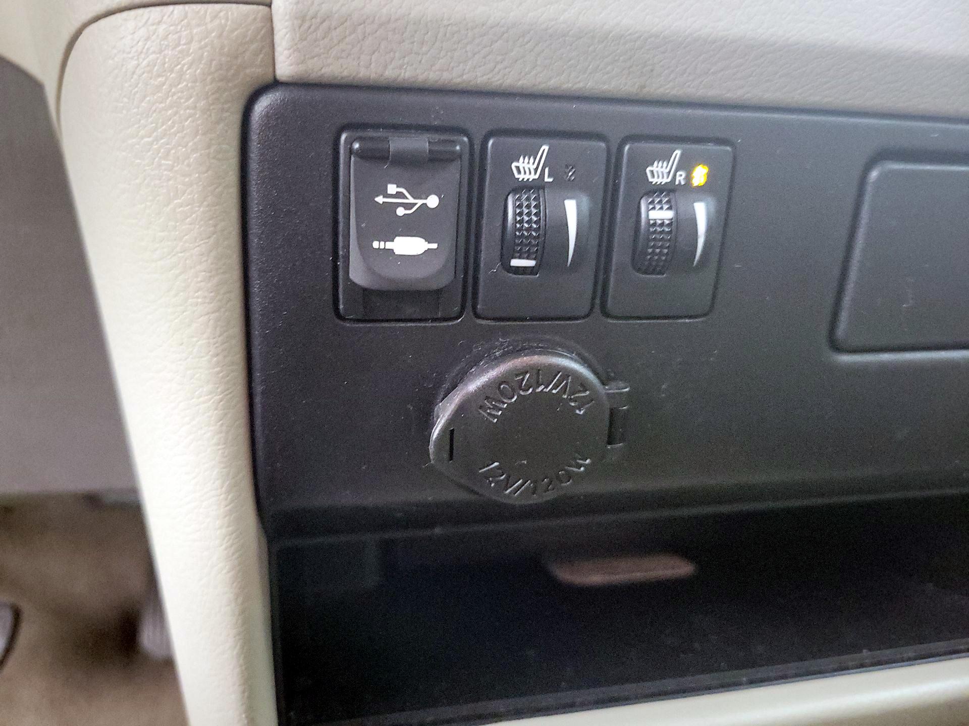 Thumbnail: 2017 Toyota Sienna - 16