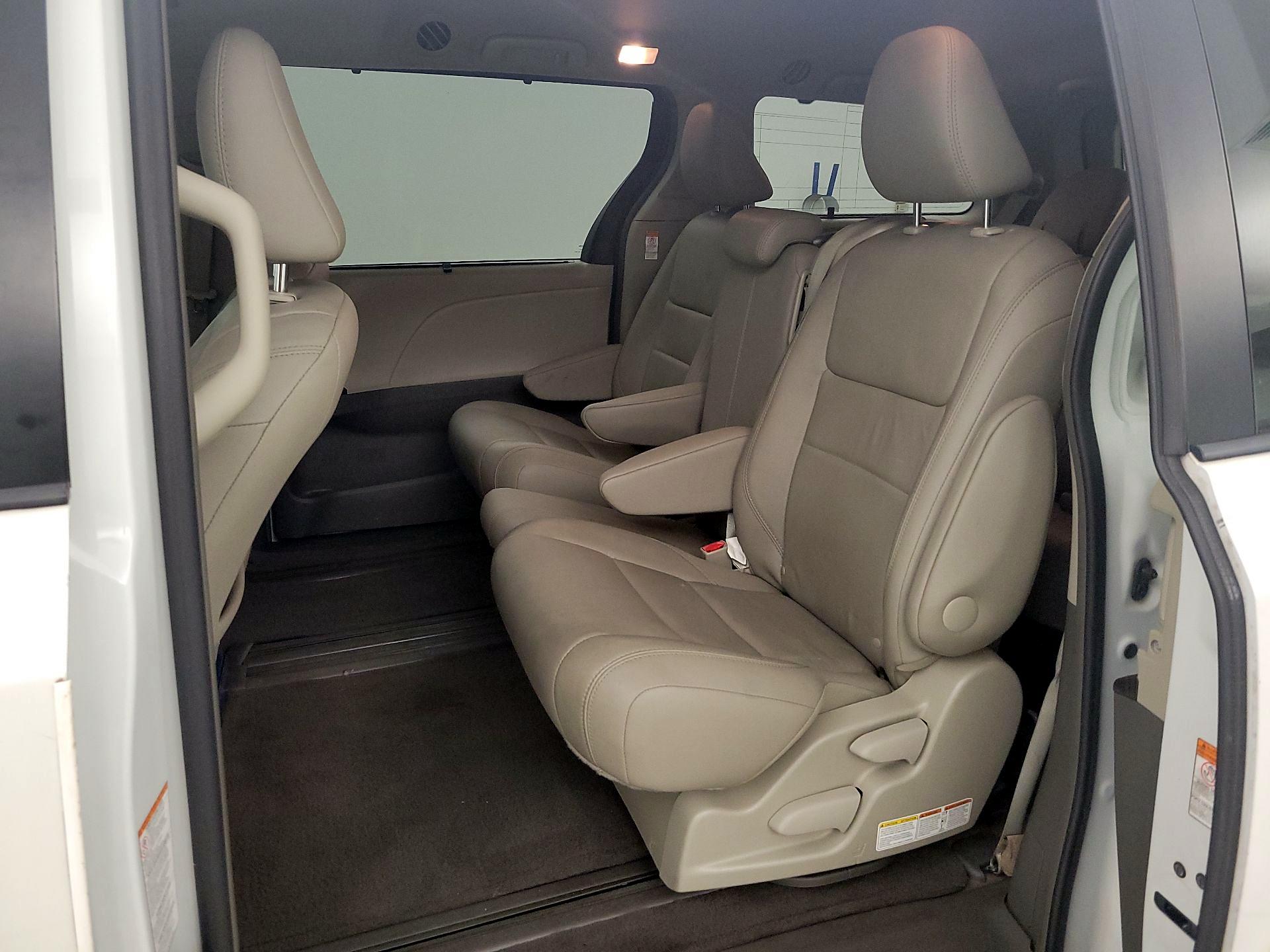 Thumbnail: 2017 Toyota Sienna - 18