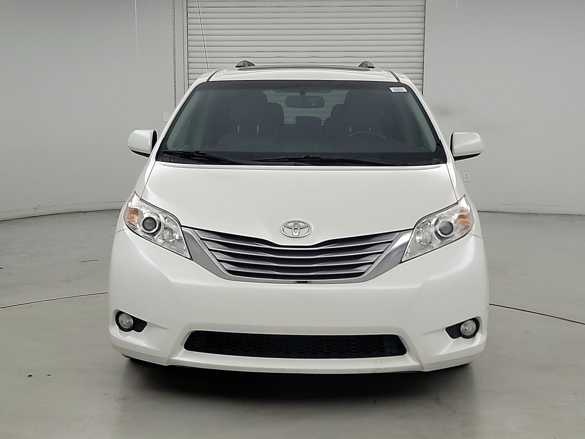 Thumbnail: 2017 Toyota Sienna - 2