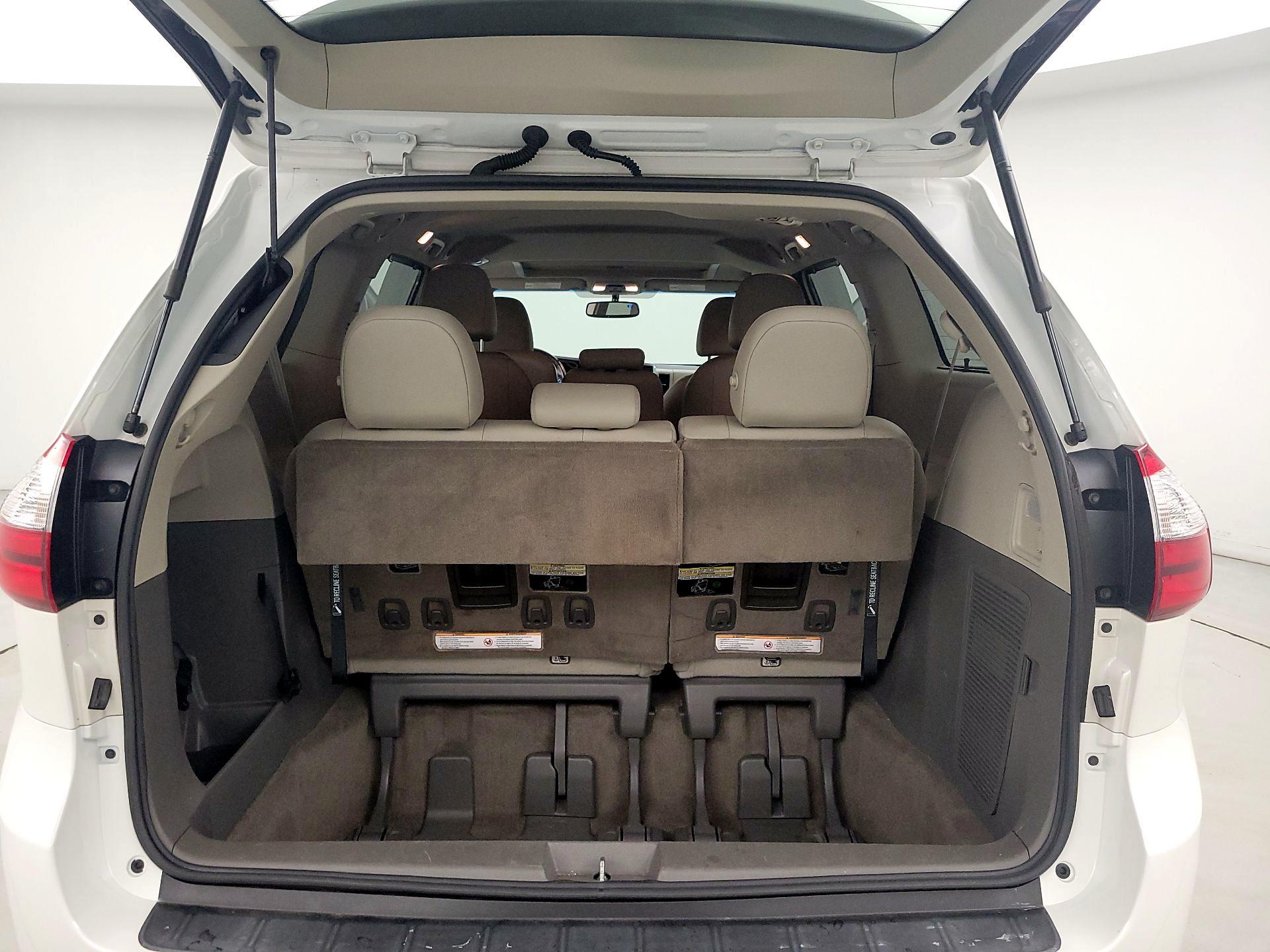 Thumbnail: 2017 Toyota Sienna - 20